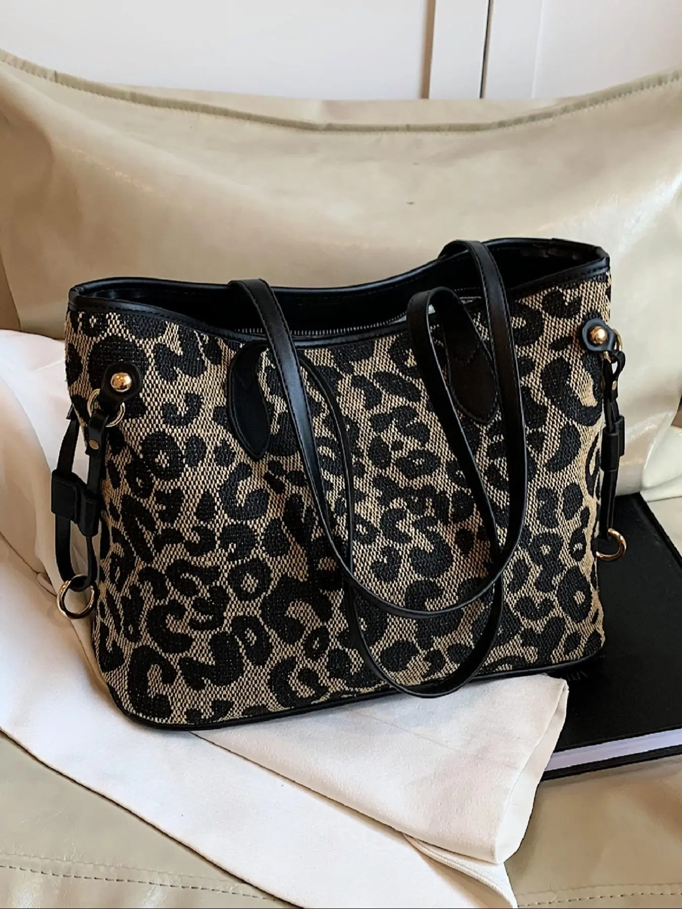 Retro casual leopard print large-capacity tote bag, women's fashionable and easy-to-match for daily commuting and business trips, crossbody underarm bag, Fashion Patterned Bag