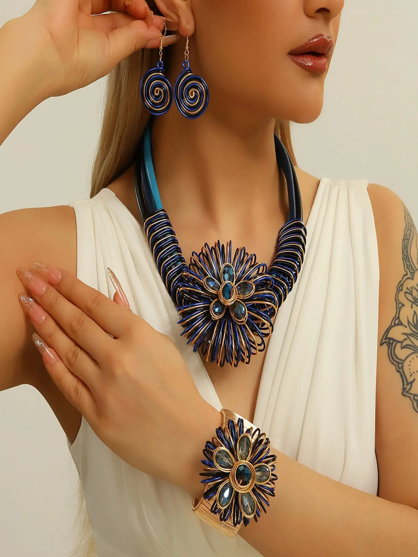 Original design aluminum wire flower-shaped necklace, earrings, and bracelet three-piece set