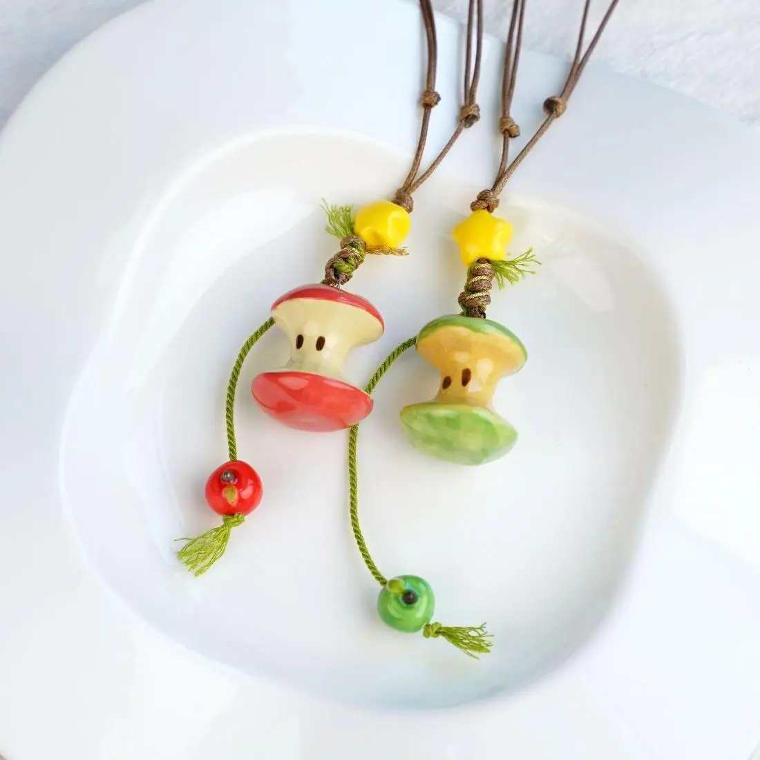 Cute Apple Necklace for Women, Ceramic Fruit Pendant Necklace with Unique Apple Core Design, Kawaii Aesthetic Fashion Jewelry, Dainty Chain Necklace for Everyday Outfits, Sweater Styling, Travel Accessories, Birthday Gift & Gift for Her
