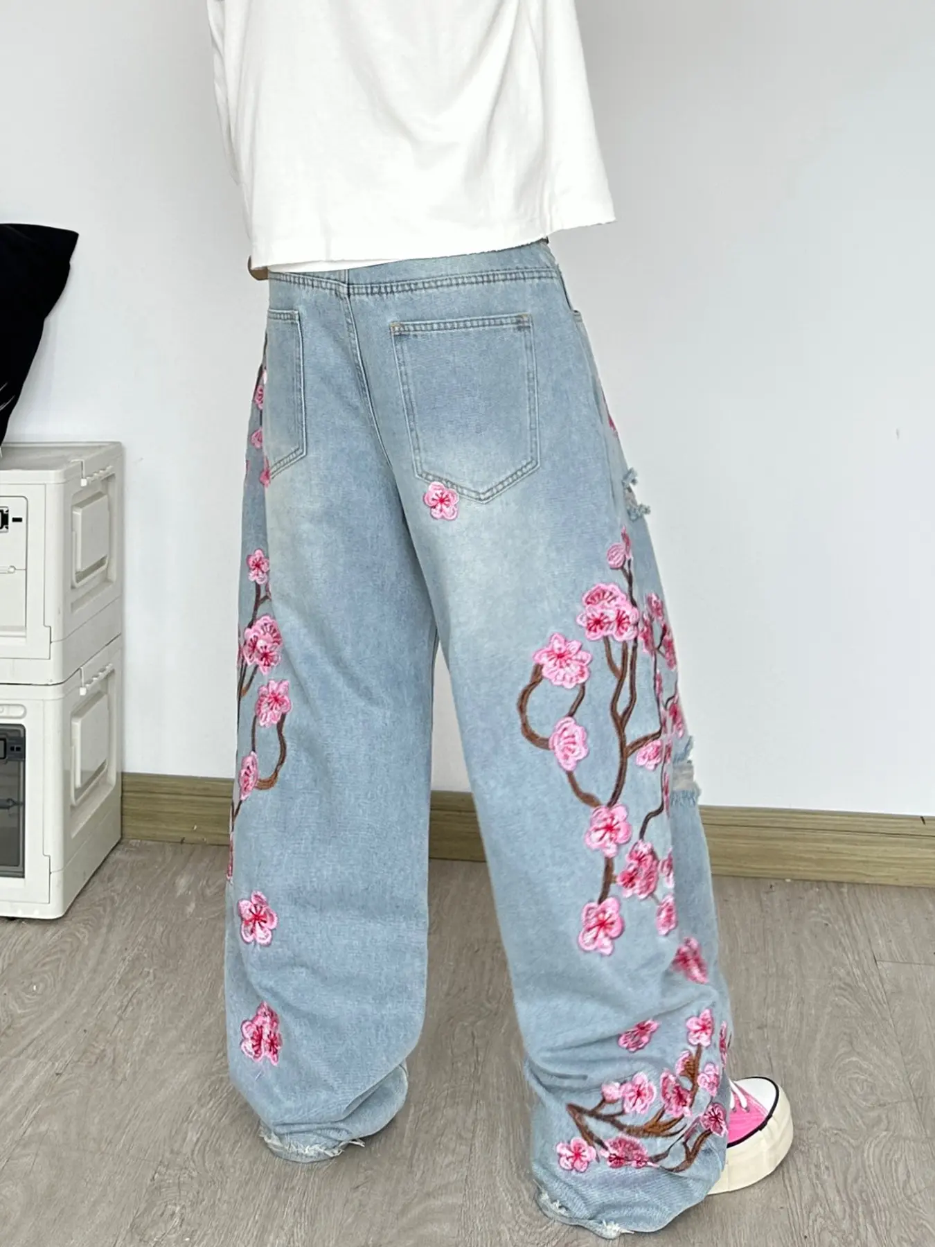 Men's Heavy-Duty Embroidered Frayed Hole Washed Straight Leg Wide-Leg Casual Streetwear Jeans, Y2K Street Style Aesthetic Fashion Loose Long Pants, Light Blue