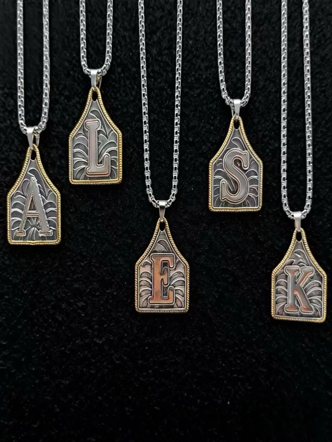 New Arrival Denim Style 26 Letter Necklace Pendant, Trendy Cow Brand Cowtag Initial Necklace Jewelry, Perfect for Fashionistas, Available Now