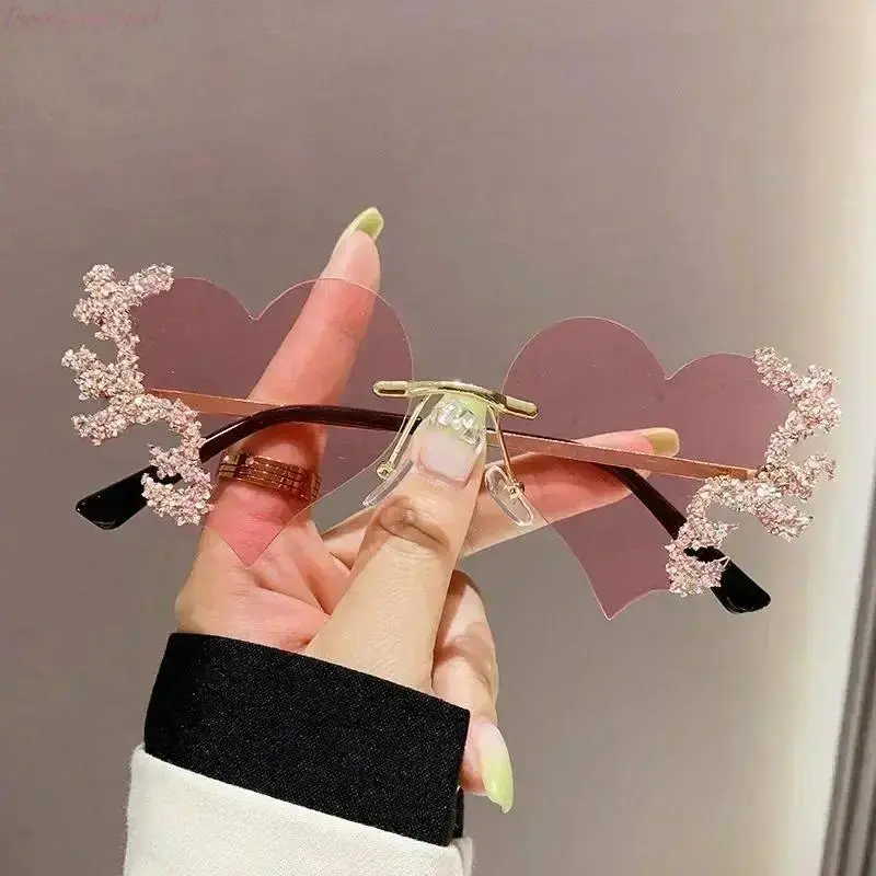 XUH Women's Novel Frame Design Sunglasses, Punk Heart-Shaped Rimless Shades with Rhinestones, Lightweight Nylon for Daily UV Protection, Fashionable Sunglasses, Modern Trendy Sunglasses