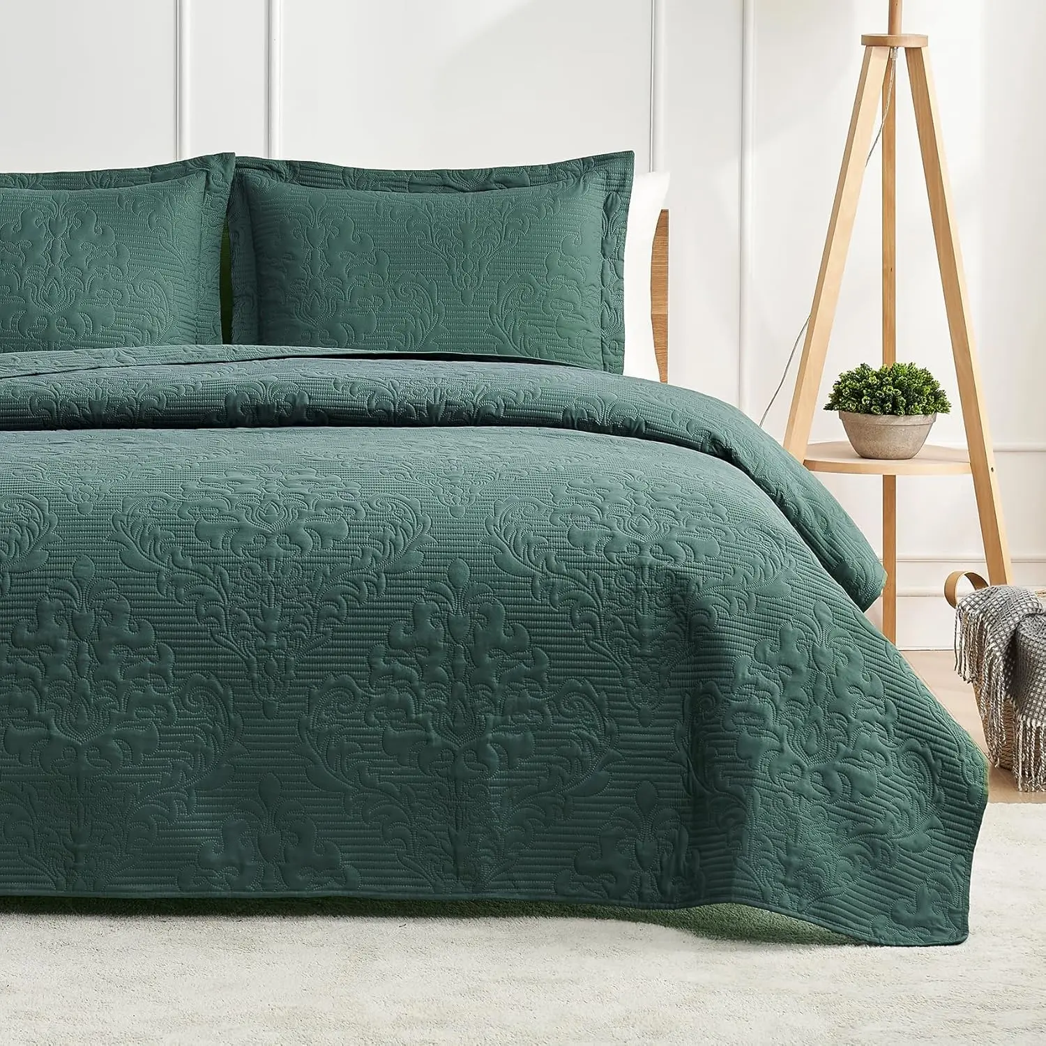 Green Queen Size - Ultrasonic Summer Bedspread Queen, Soft Lightweight Coverlet Bedding Set, 3 Pieces (1, 2 Pillow Shams)