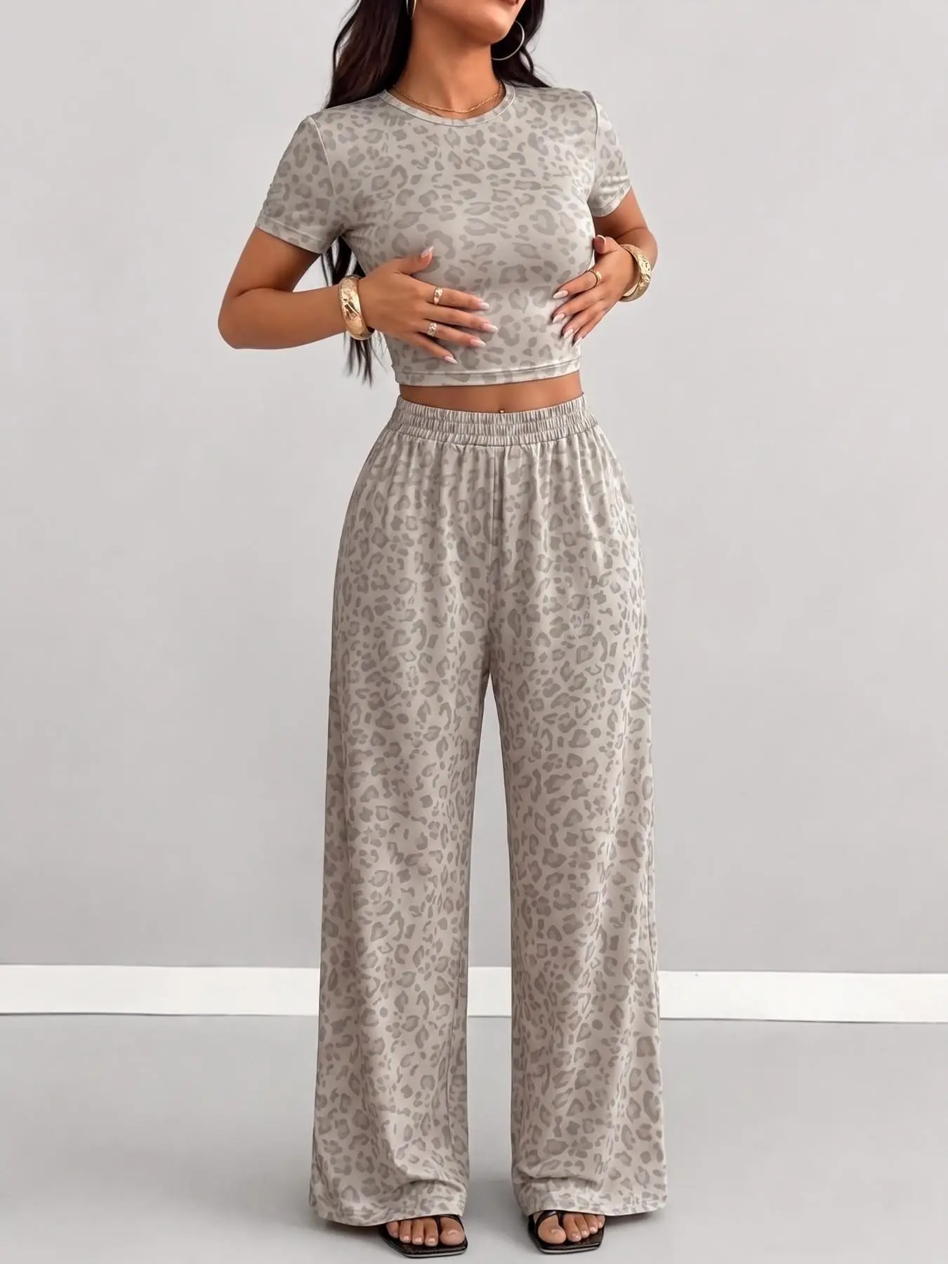 Women 2 Piece Set Leopard Print Matching Outfit, Short Sleeve Crew Neck Crop Top & Elastic Waist Wide Leg Pants, Soft Stretchy Lightweight Fabric, Y2K Casual Loungewear Co‑Ord Set, Trendy Loose Fit, Daily Going‑Out Vacation Autumn Out