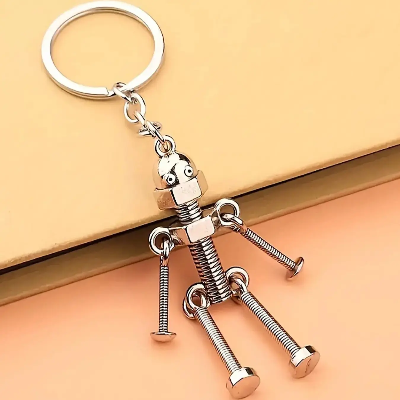 Cute Robot Zinc Alloy Keychain, Creative Screw Design Key Ring, Novelty Fashion Charm for Car Keys & Bags, Ideal Gift for Friends, Unisex Daily Accessory, Funky, Key Decoration,back to school,back to school haul