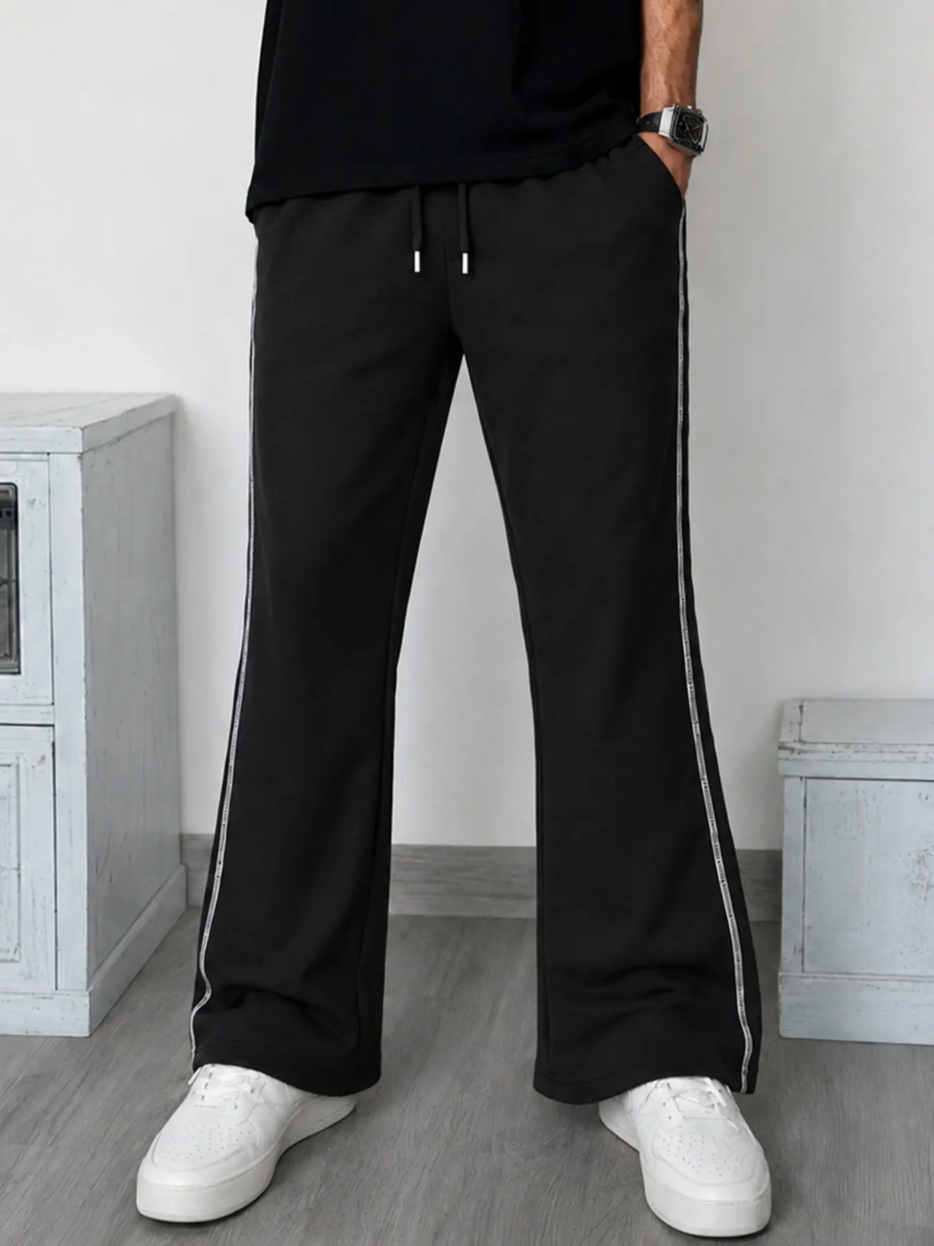 Men's Side-Stripe Flared Jogger Trousers, Elasticated Waist Drawstring, Relaxed-Fit Soft Jersey, Retro Flare Casual Sweat-Pants