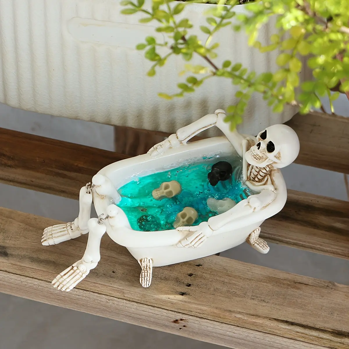 Skeleton Bath Tub Resin Planter Pot, Gothic Halloween Succulent Holder with Dark Spooky Style, Creepy Garden Decor for Patio, Balcony, Terrace and Tabletop, Fun Haunted House Accent, Creative Holiday Gift