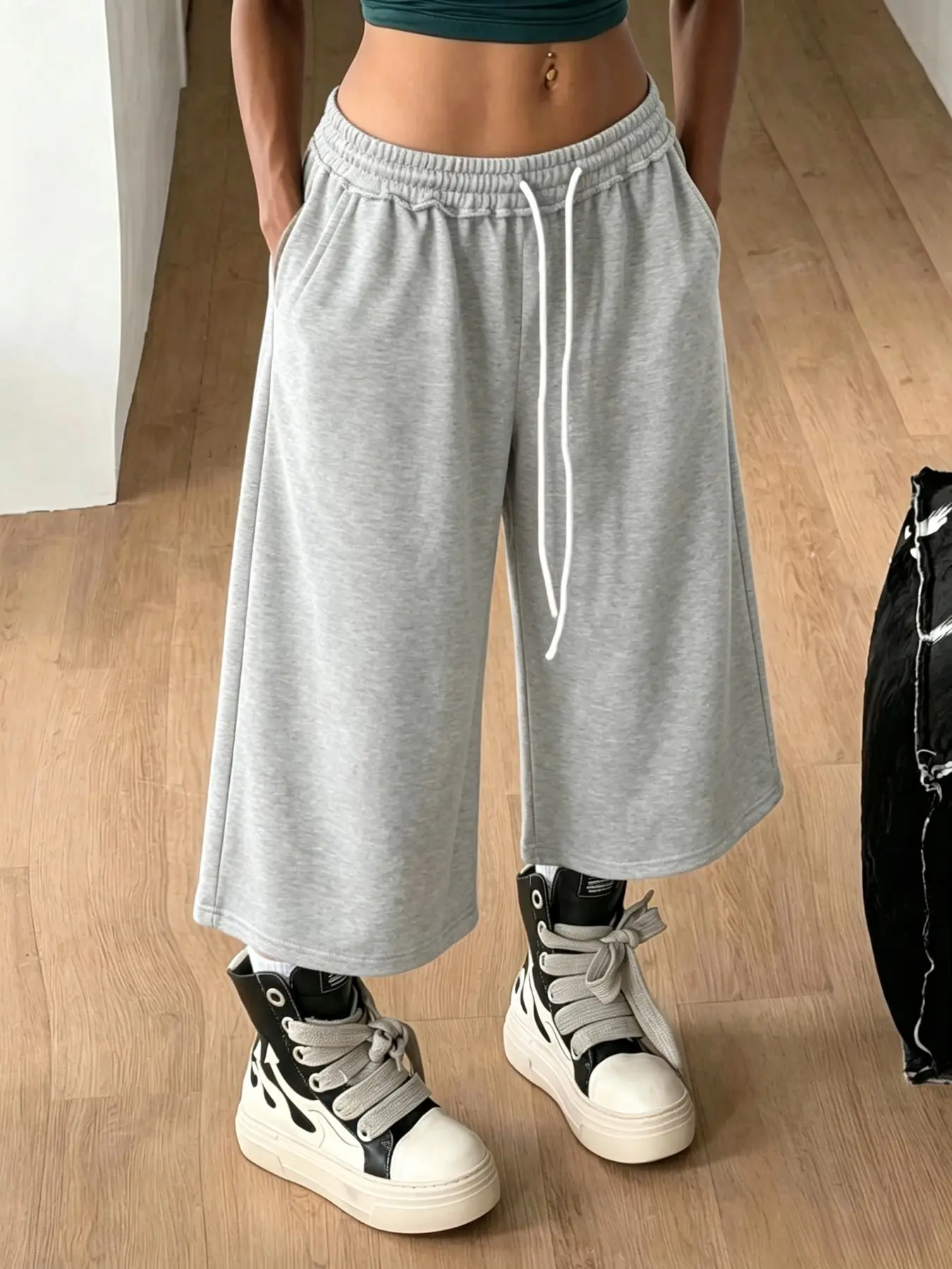 Women Cropped Wide Leg Sweat Capris, Loose Baggy Fit Drawstring Elastic Waist Culotte Pants, Soft Stretchy Knit Casual Bottoms, Y2K Streetwear Trendy Outfit, Comfy Capri Sweatpants for Daily Wear, Going‑out, Jogging, Lounge, Fashion Ladies Sporty Cropped