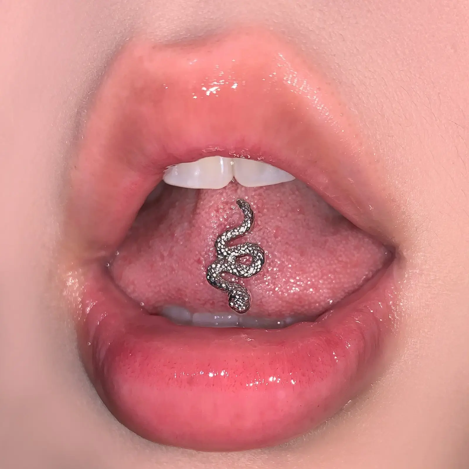 Snake Shaped Tongue Stud, titanium steel external thread design. 2-way wearable style, wild trendy piercing accessory for men and women, comfortable for daily use and drinking.