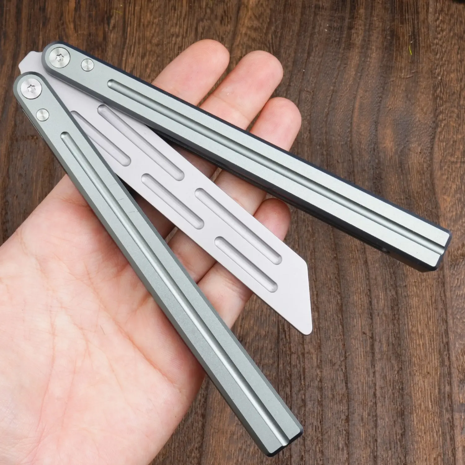 Silver Color Aluminum Balisong Butterfly Trainer, Beginner Training Knife Set, Unsharpened Blade, Perfect Gift for Friends, Tool, Practice