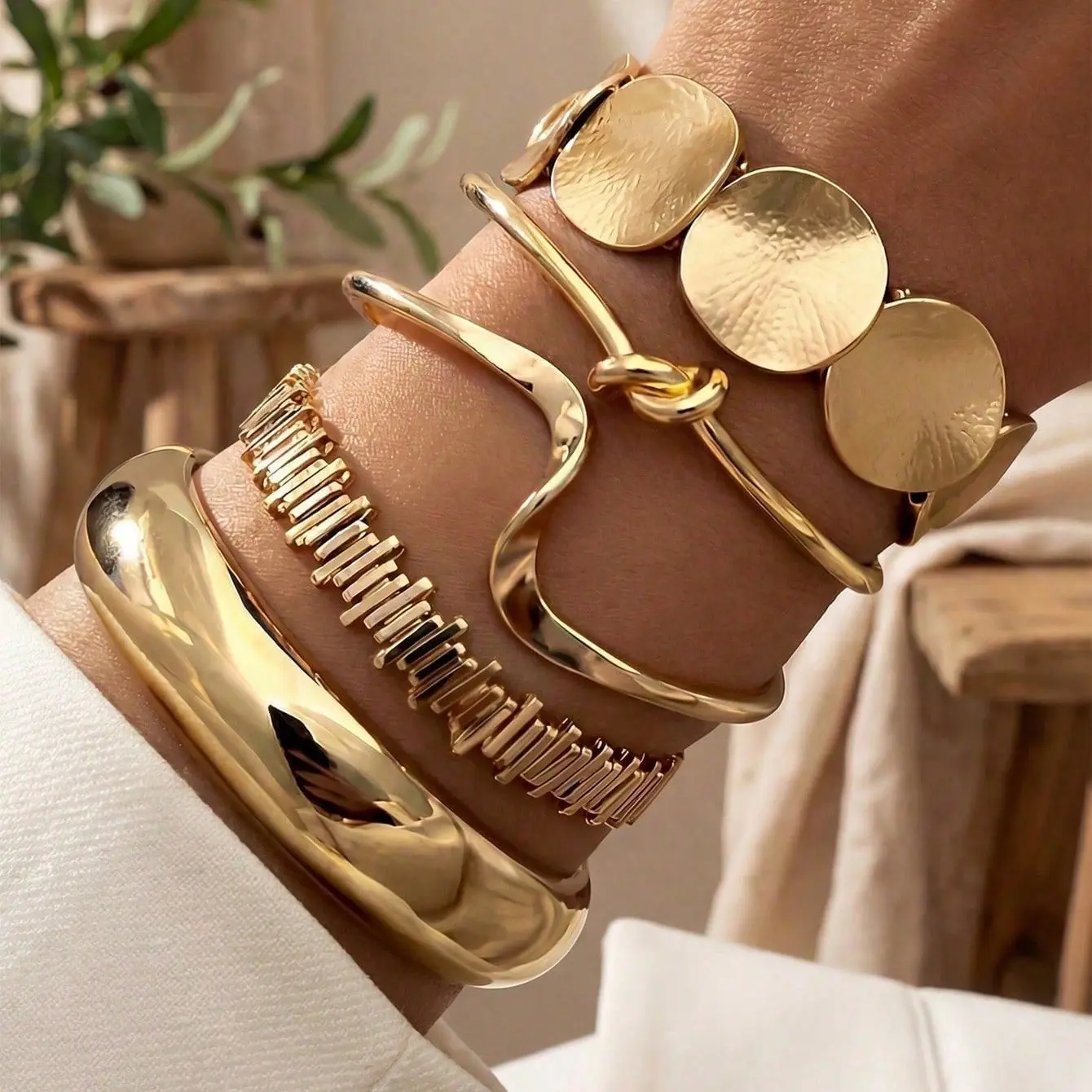 5pcs Vintage Exaggerated Luxury Wide Gold Metal Geometric Bangle Set, Bangle Jewelry, Suitable For Everyday Wear And Gifting highland