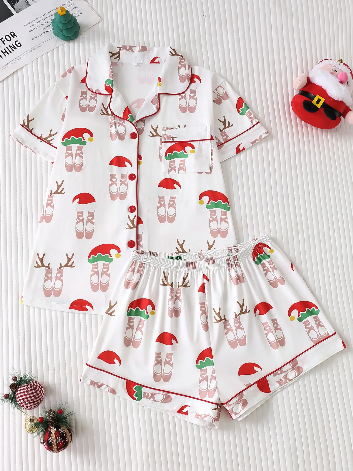 Two-Piece Christmas Pajama Set, Cute Holiday Style, Fitted Short Sleeve Top & Comfortable Shorts, Women's Sleepwear for All Seasons