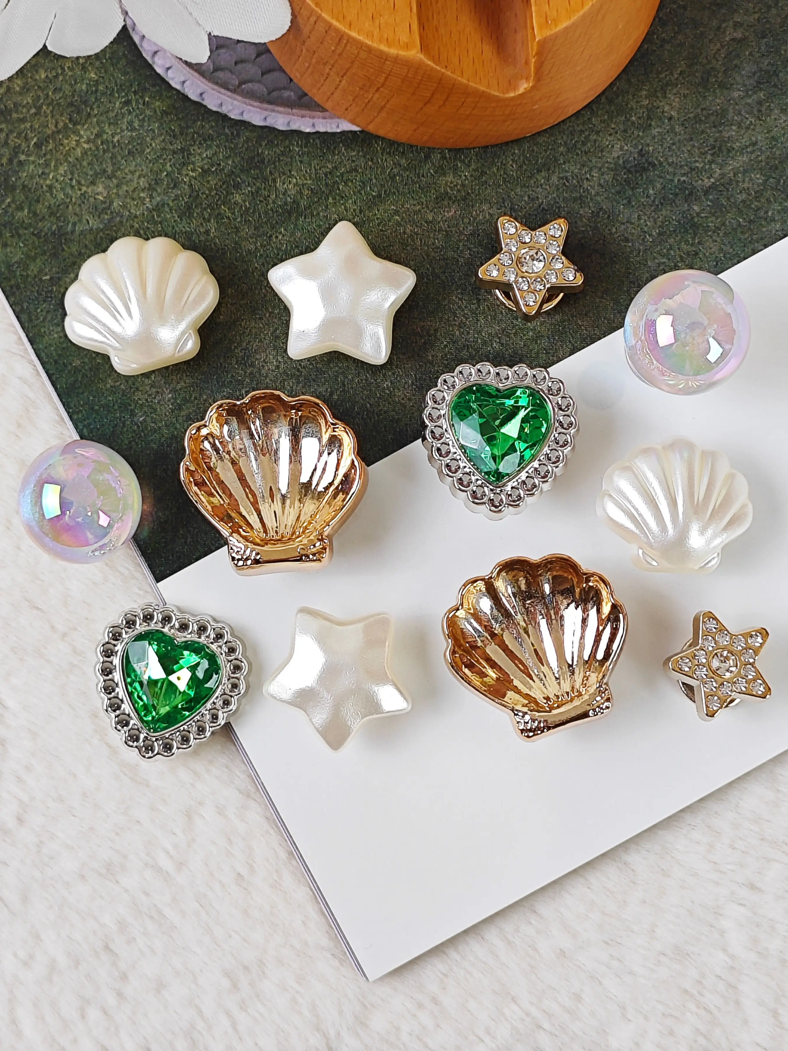 12pcs DIY Shoe Decorations, Shiny Shell Star Heart Beads, Lightweight Non-Metallic, Y2K Fashion, for Eva Sandals, Detachable, Gift Idea, Shoe Charms