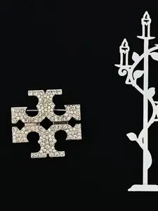 Women's CC Brooch, Elegant Accessory for Fashionable, Perfect Gift for Her, All Seasons Wear, Letter Pattern, Not Plated