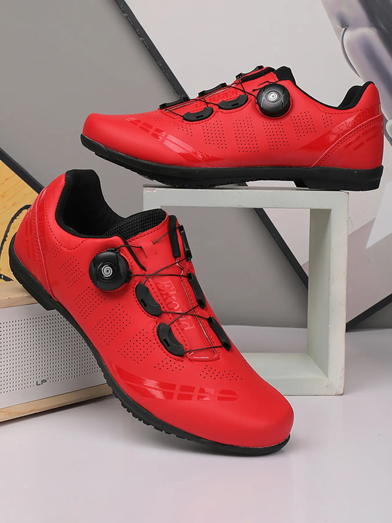 Men Road Bike Cleat Shoes Single Rotating Knob Breathable Perforated Stiff Hard Sole MTB Racing Cycling Footwear