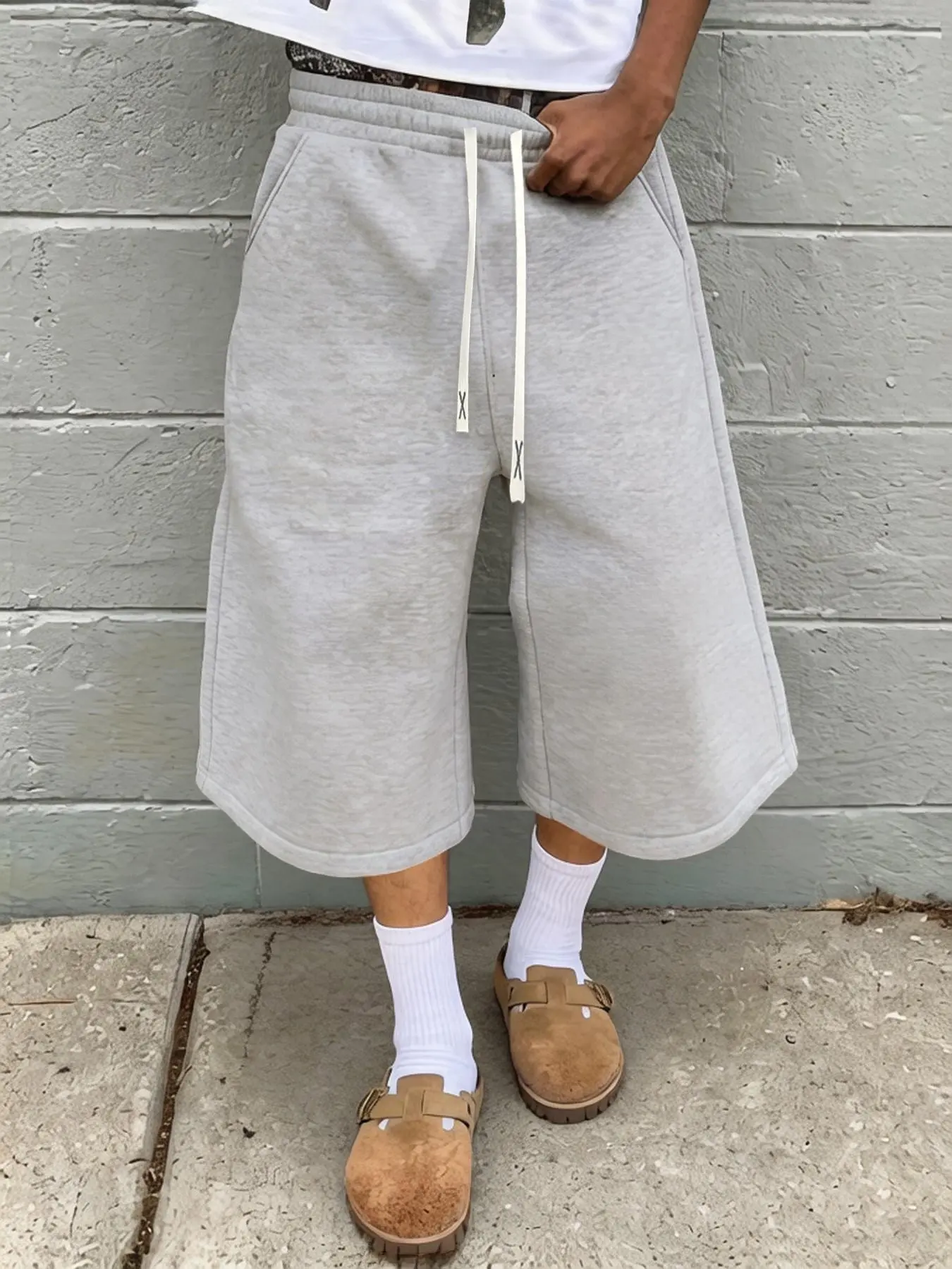 Men Elastic Waist Drawstring Capri Sweatpants, Simple X Mark Drawcord Tips, Loose Wide Leg Soft Casual Knee Length Streetwear Jogger Shorts, Casual Sweatshorts #WideLegCapriPants #MinimalistJoggers #DailyStreetShorts
