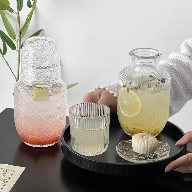 New 2-piece glass bedside water bottle and cup set, with a lid and embossed handle, suitable for bedrooms, offices or bathrooms, fashionable drinking ware, Durable Glass Cup