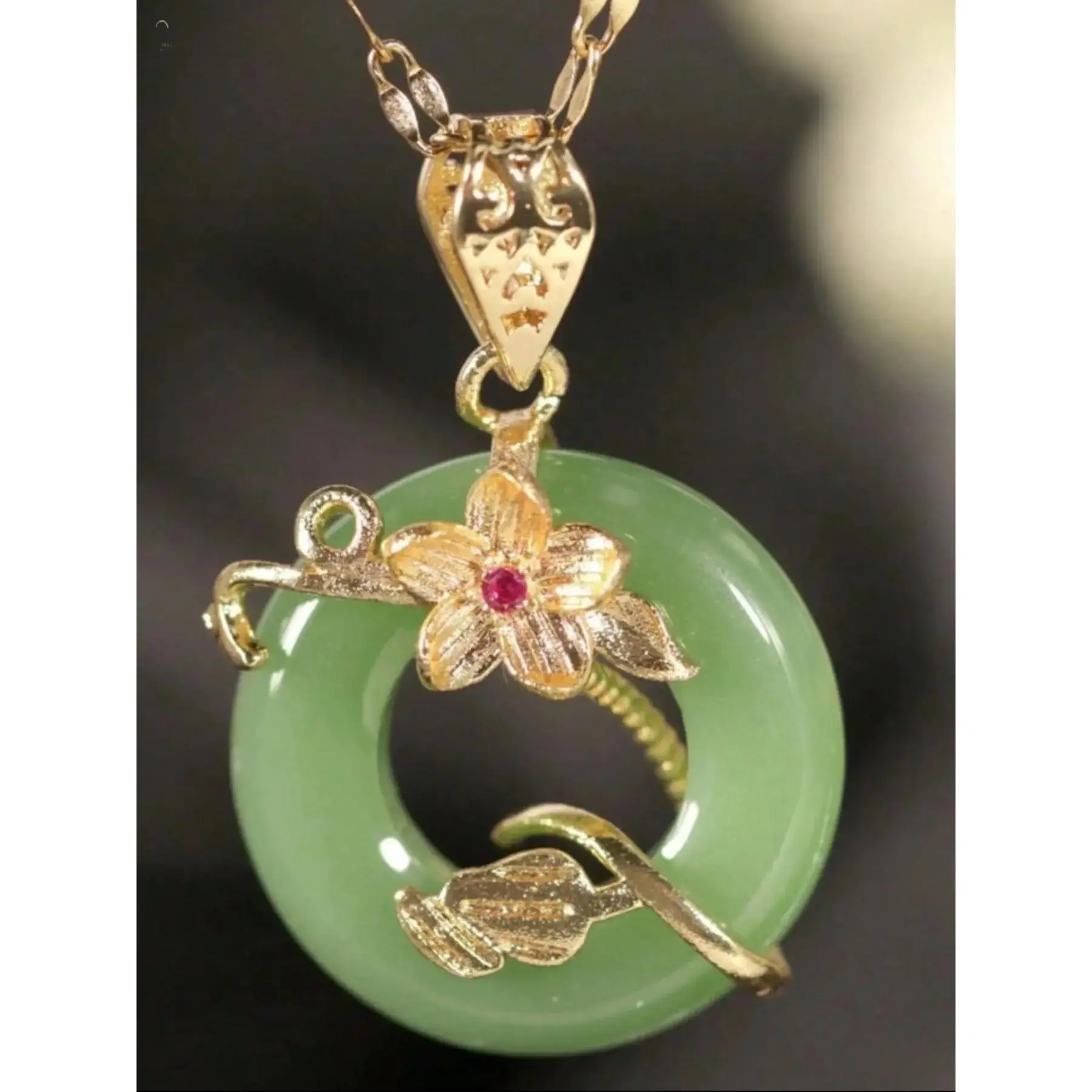 New Chinese Style Green Jade Safety Pendant Necklace 45cm Chain 8g, Gold Plated Floral Wrapped Donut Jade Choker, Retro Ethnic Jewelry for Daily Wear Festive Gifting