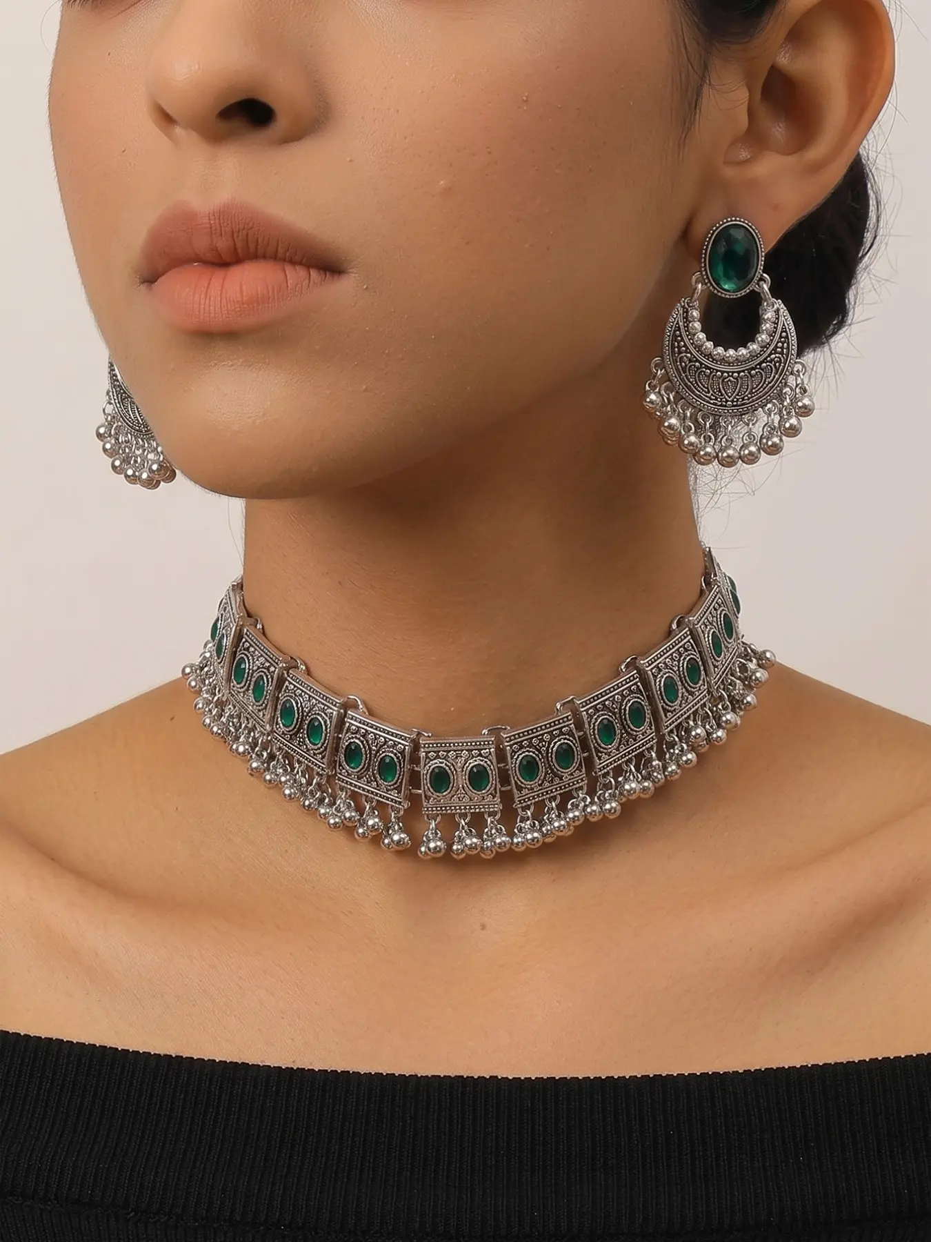 2Pcs Vintage Oxidized Silver Indian Choker Jewelry Set for Women, Emerald Green Gemstone Collar Necklace Chandbali Crescent Drop Earrings Pack, Ethnic Boho Tribal Festival Bollywood Accessories, Bridal Jewelry Set for Wedding