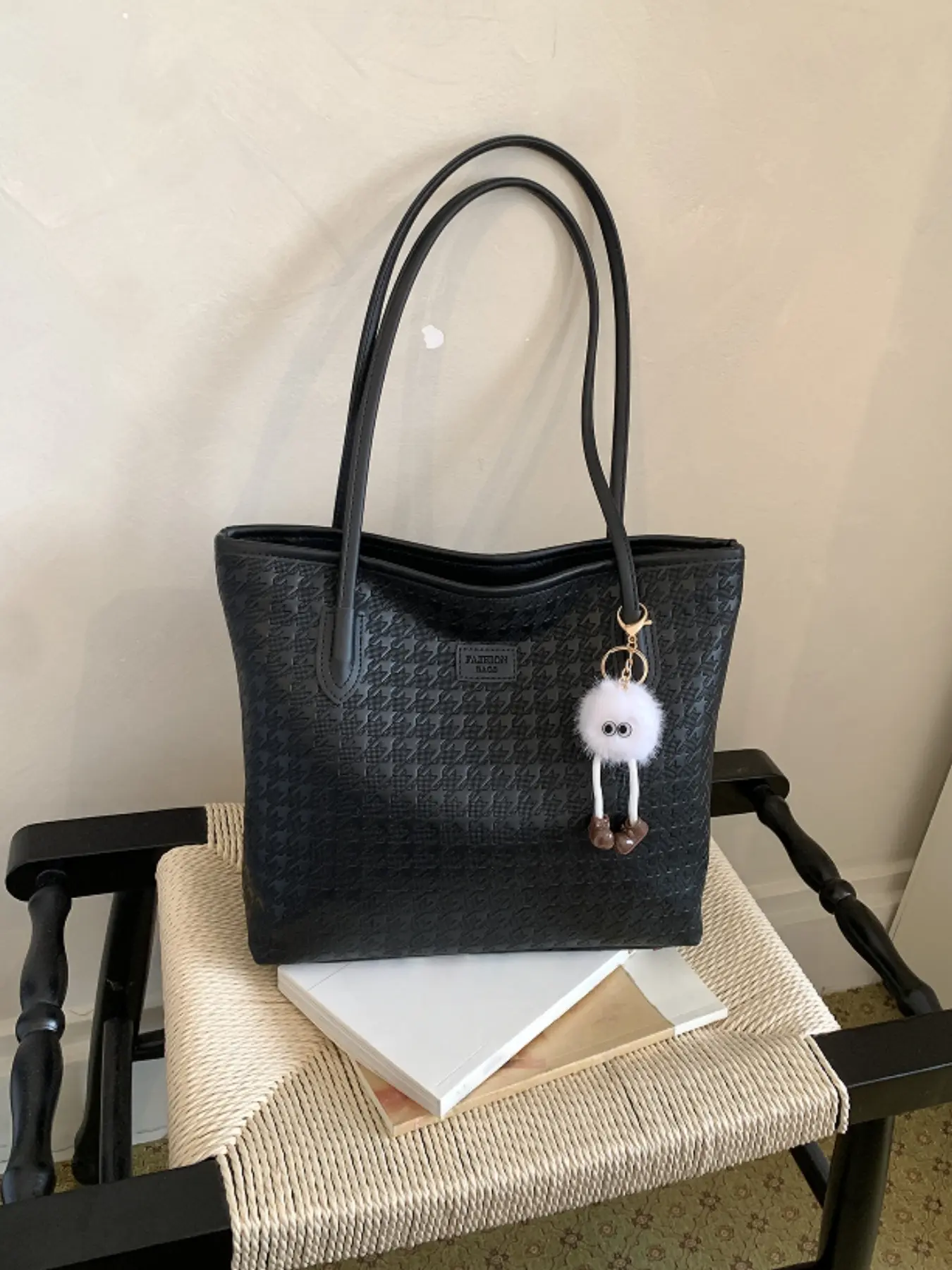 Retro fashion minimalist luxury houndstooth large-capacity tote bag with cute fluffy pom-pom charm, sweet and stylish shoulder bag for daily commute.