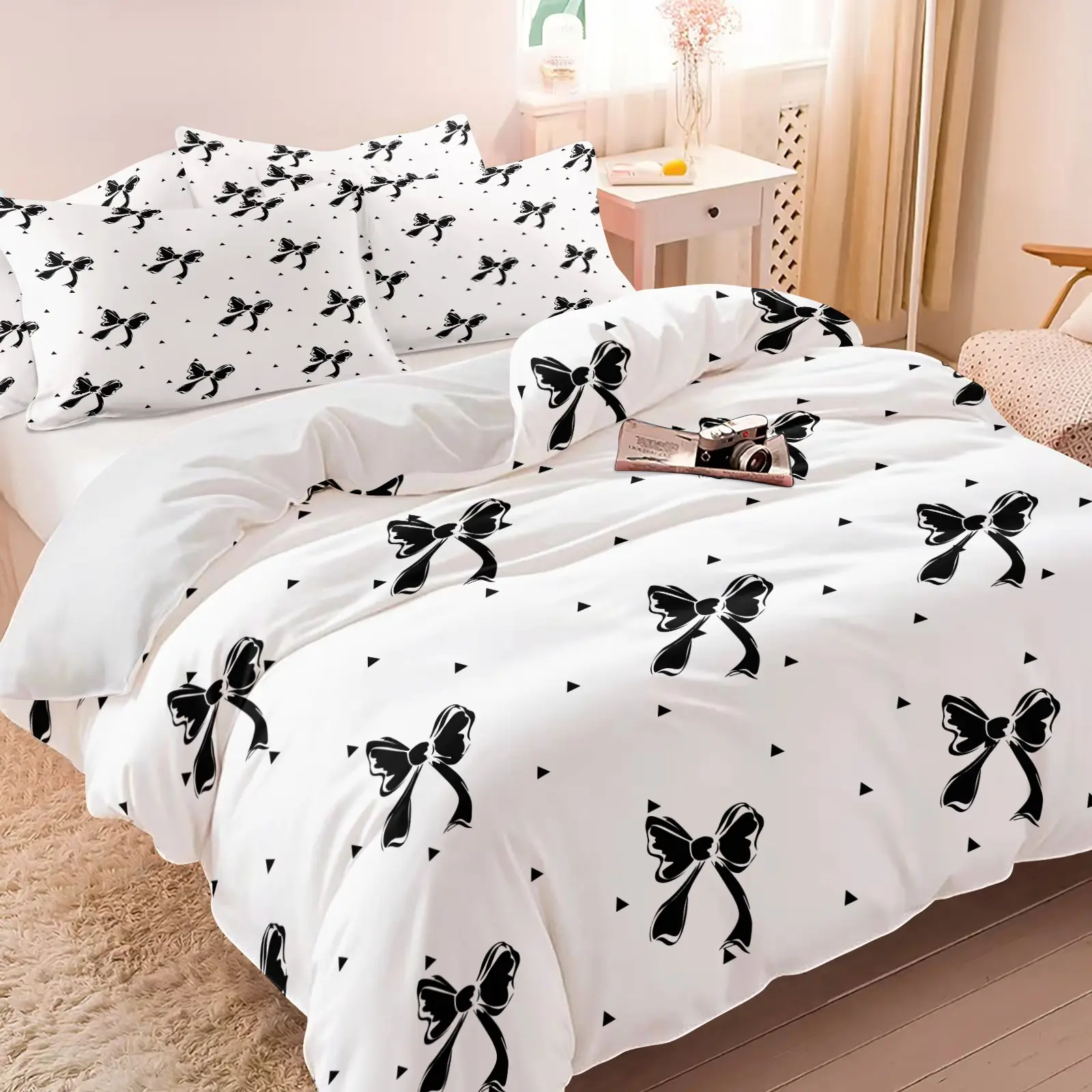 White Base Black Bow Tiny Triangle All Over Print Duvet Cover Set (Includes 1 Duvet Cover + 1/2 Pillowcases), Ultra-Fine Fiber Soft, Comfortable & Breathable Comfy Bed Linens, Minimal Coquette Girl Bedroom Decor,All Seasons Bedding, Comfy Bedding Sets