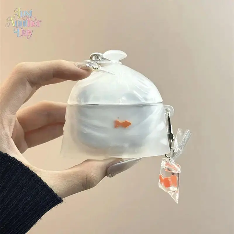 Cute Goldfish Silicone AirPods Case with Fish Charm, Earphone Protective Cover, Reliable Protective Accessory for AirPods 1/2/3/Pro/4 Wireless Earbuds
