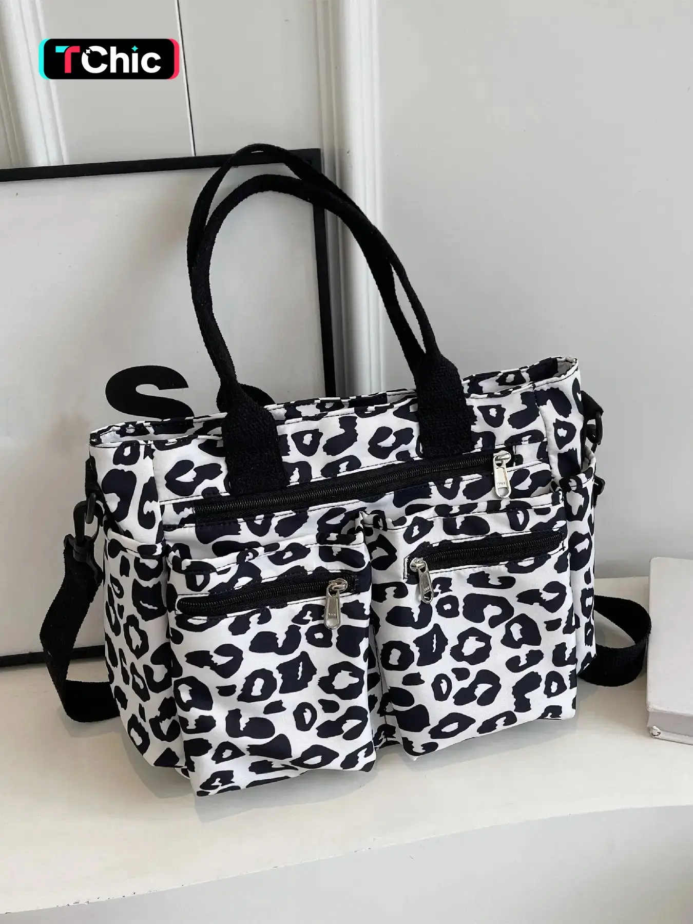 Women's Strawberry Pattern Tote Bag, Strawberry Themed Bag, Patterned Bag, Fashionable Large Capacity Shoulder Bag for Daily Used, Casual Trendy Versatile High-quality Daily Commuting Bag, Commuter Tote Bag, Stylish Tote Bag, Casual Everyday Bag
