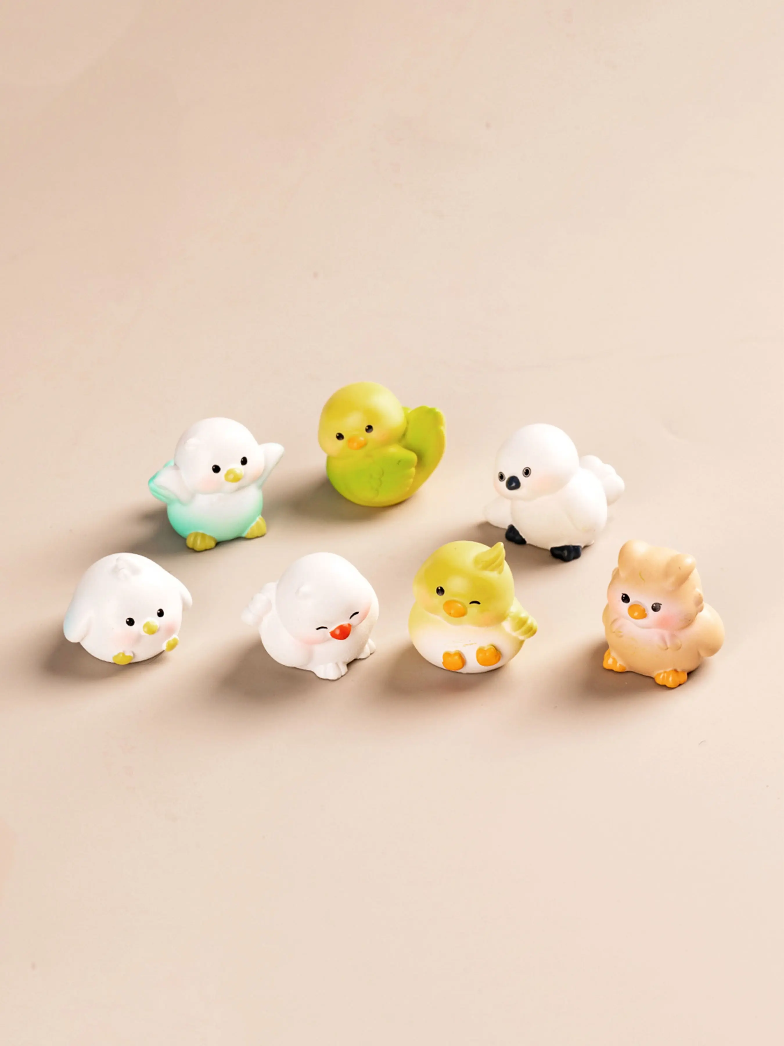 7Pcs Creative Cute Multicolor Resin Bird Figurines, Parrot Doll Garden Decor, Desktop Car Ornament, Perfect Gift for Friends
