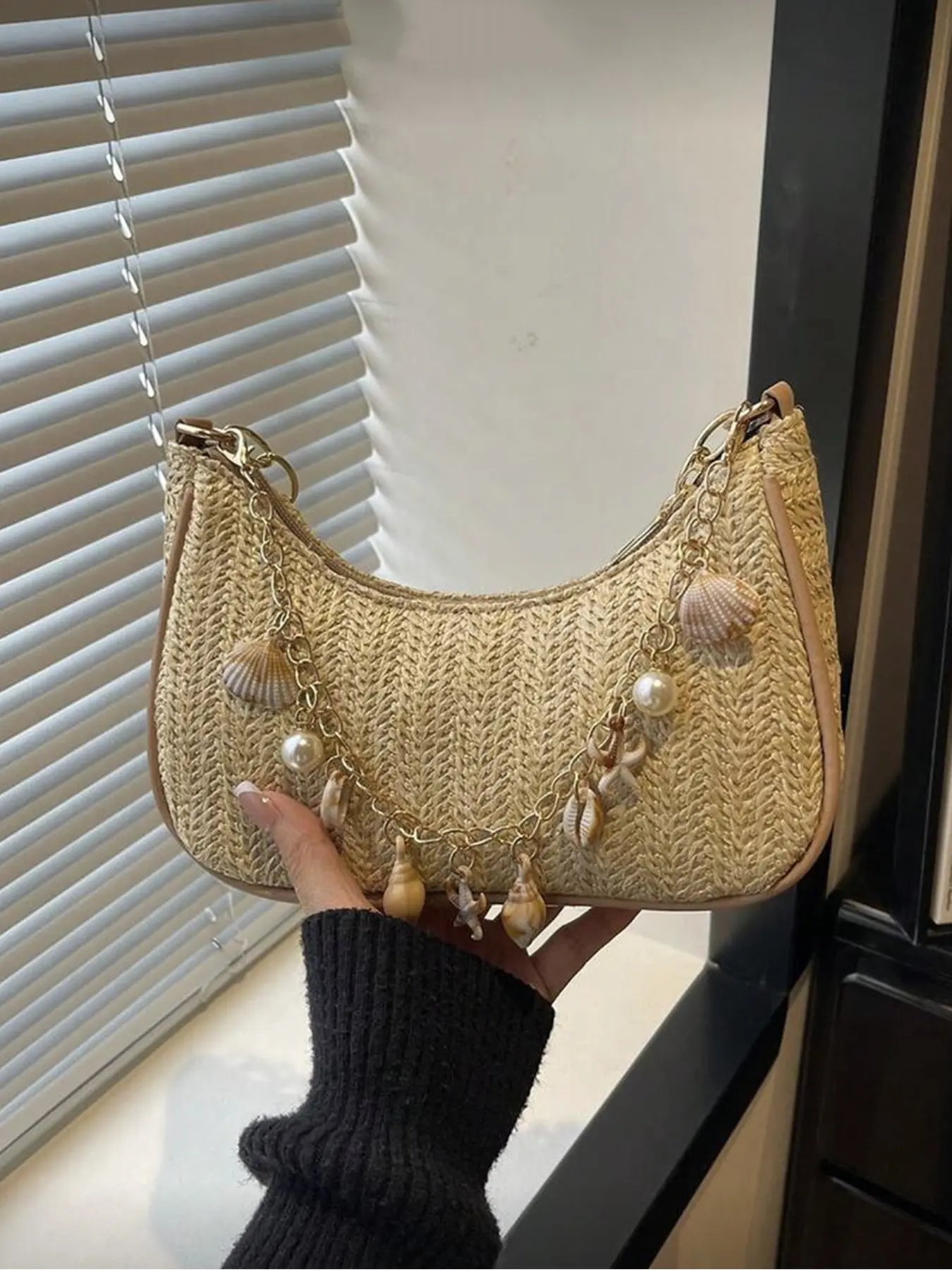 Women Summer Beach Straw Bag Cute Shell Pearl Chain Shoulder Bag Casual Vacation Mini Woven Handbag