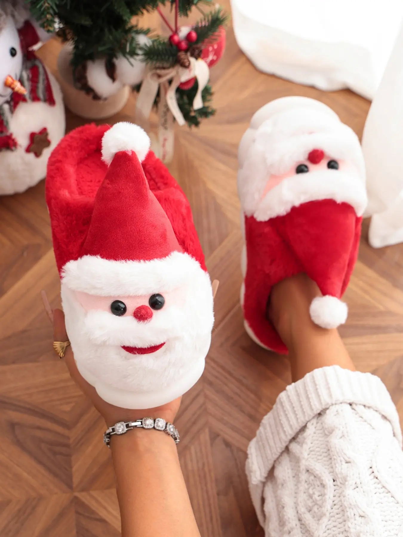 Ladies Red Green Christmas Plush Slippers, Santa Face Fuzzy Warm Bedroom Slippers, Holiday Gift Casual Loungewear Footwear