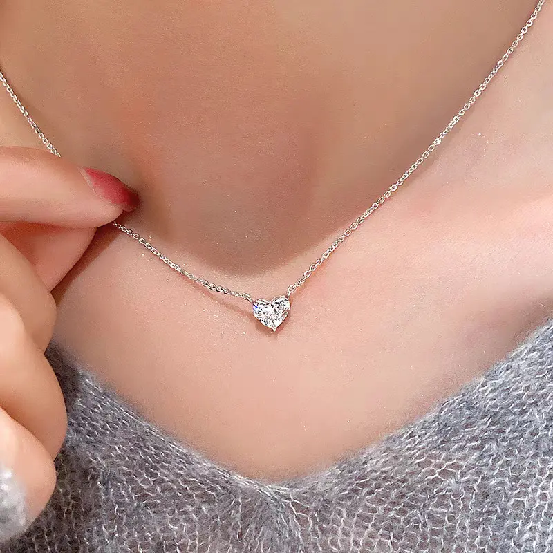 925 silver single carat heart-shaped Moissanite pendant necklace, with a simple and stylish design, suitable for both men and women. Perfect for summer beach vacations, weddings, marriage proposals, and Mother's Day, Father's Day, Christmas