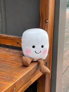 Cute marshmallow doll doll bag pendant keychain, Cute Charms Keychain, Cute Keychain Accessory, suitable for daily wear, vacation and dating occasions, and also a surprising and exquisite small gift