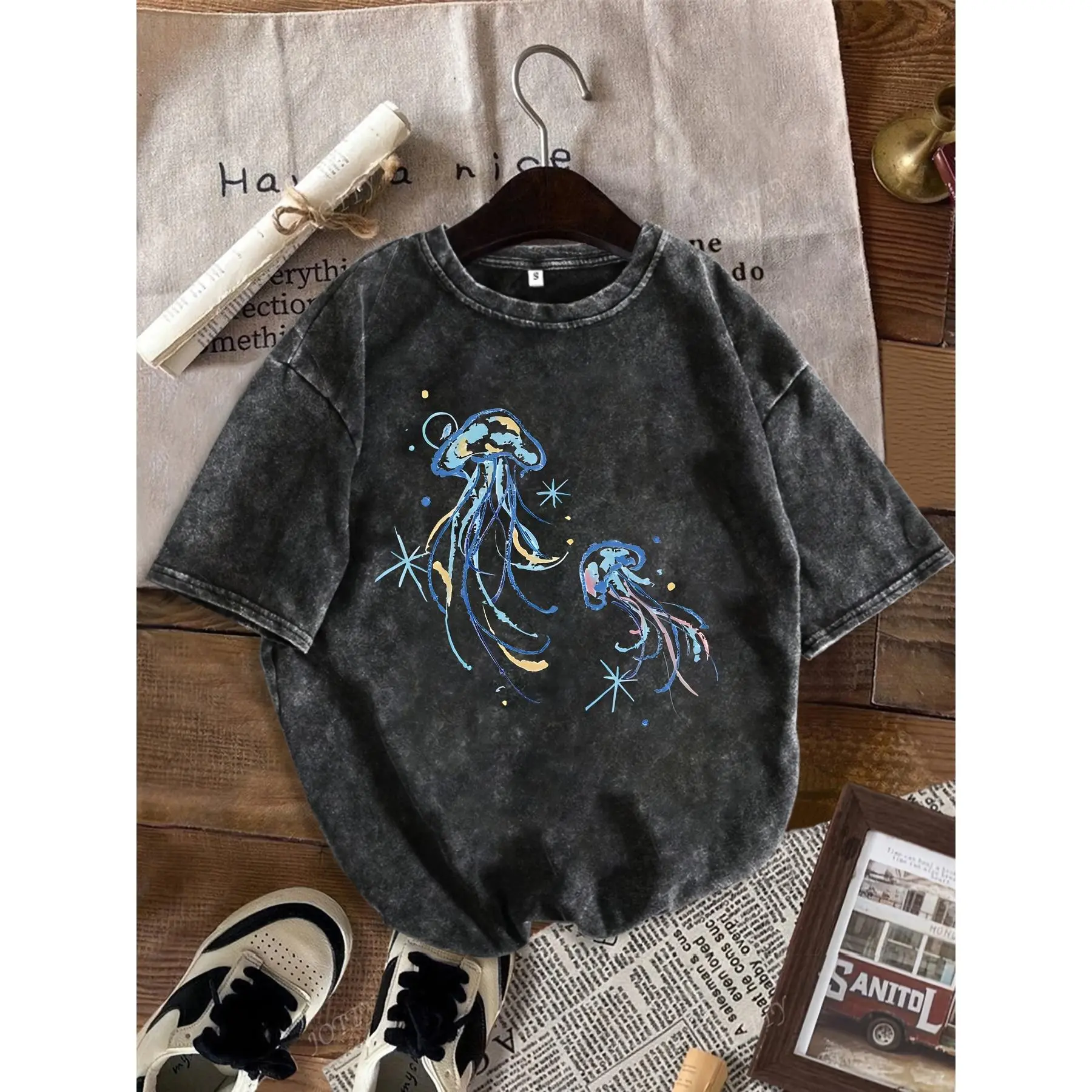 [Jellyfish Print T-Shirt] Vintage Washed T-Shirt for Women - American Ocean Style Watercolor Jellyfish Print - Loose Flattering Round-Neck Casual Work T-Shirt - Trendy Versatile Summer Outfits