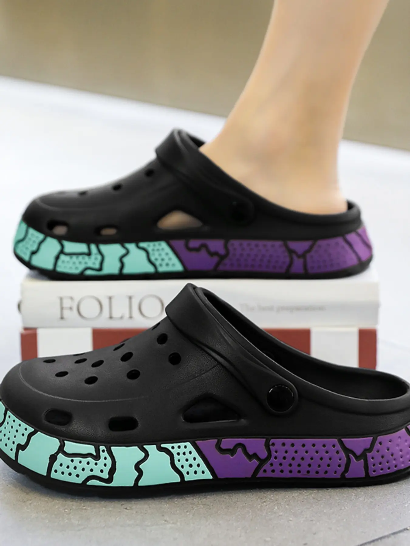 Couple's 5.0cm Thick Sole Hole Shoes, Cartoon Decorated Open-Toe Slippers, Wearable Two-Way Cool Sandals, Outdoor & Indoor Use, Thick Bottom Slippers, Summer Slippers