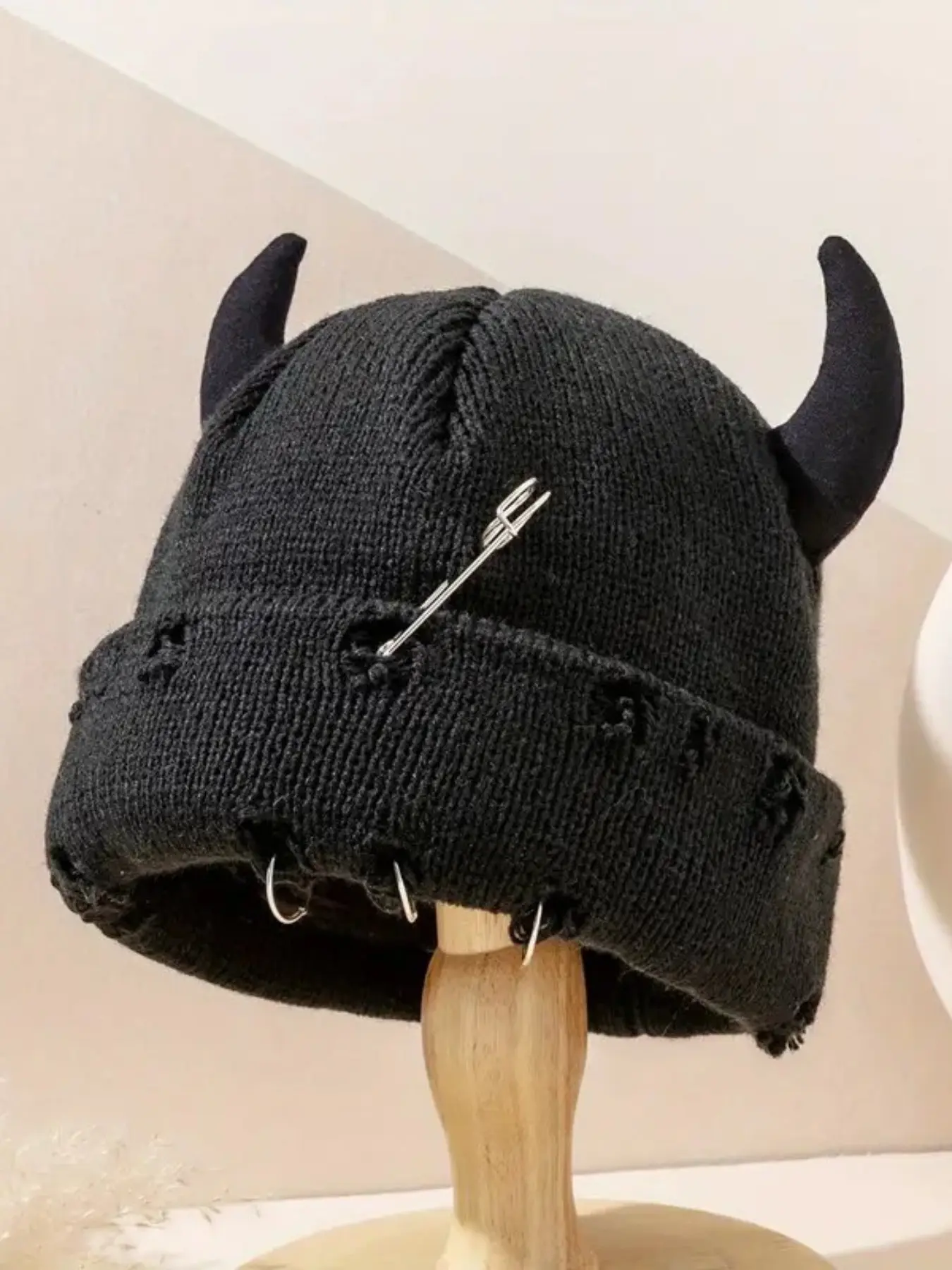 Small Devil Horn Knit Cold Hat, Ripped Pin Metal Ring Design, Unisex Hip Hop Beanie, Halloween Costume Accessory, Stylish Winter Headwear