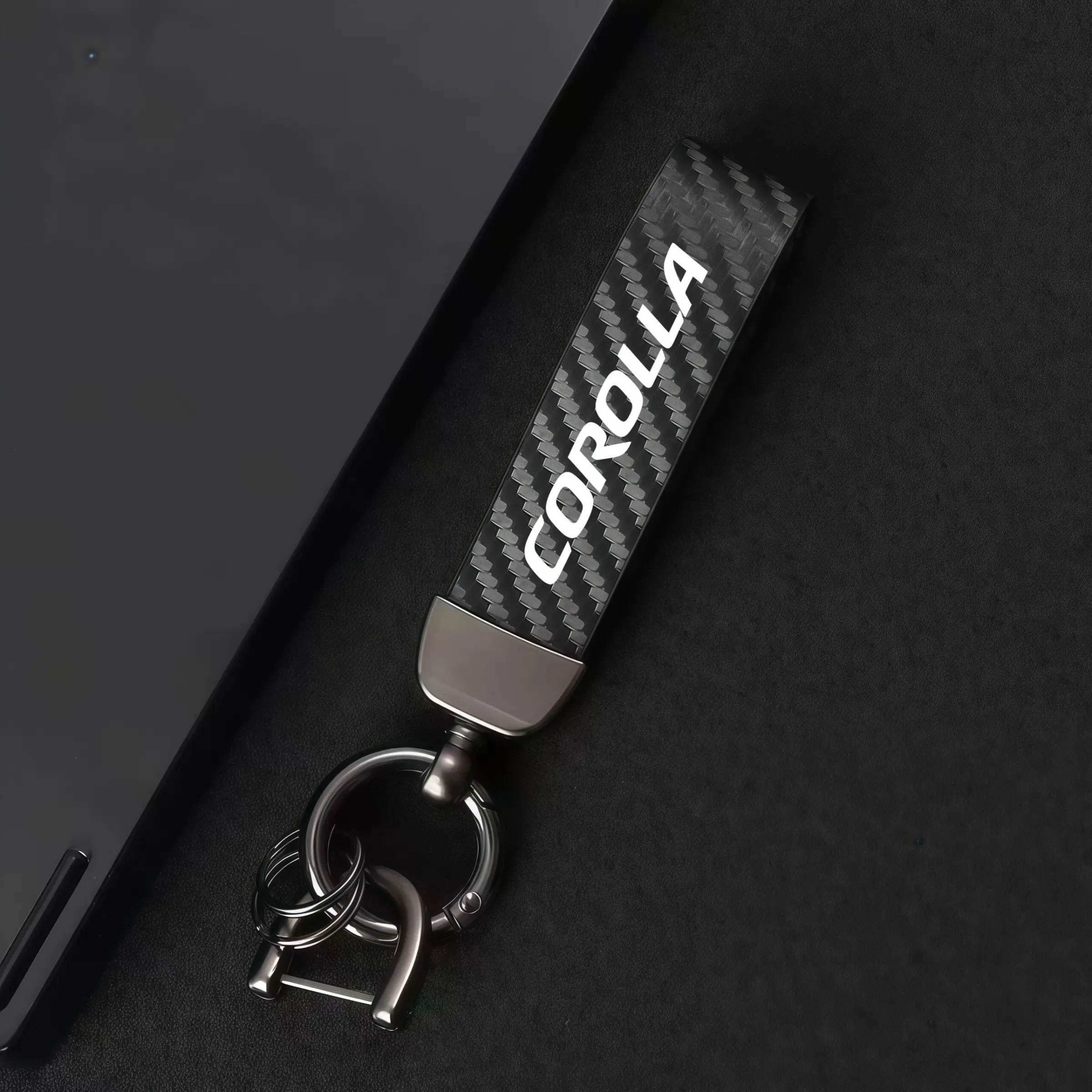 1pc Car Keychain 360 Degree Rotating Horseshoe Buckle, Lightweight Keychain for Toyota Corolla, Cool Keychains for Car Keys