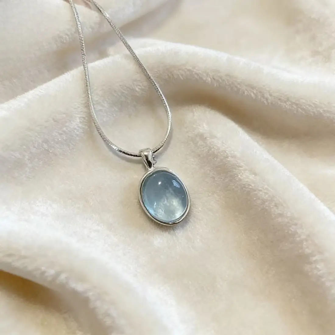 Women's Blue Oval Pendant Necklace - Stainless Steel Dainty Moonlight-Inspired Collarbone Chain, Vintage Elegant Celestial Jewelry, Minimalist Female Gift for Wedding & Vacation Wear