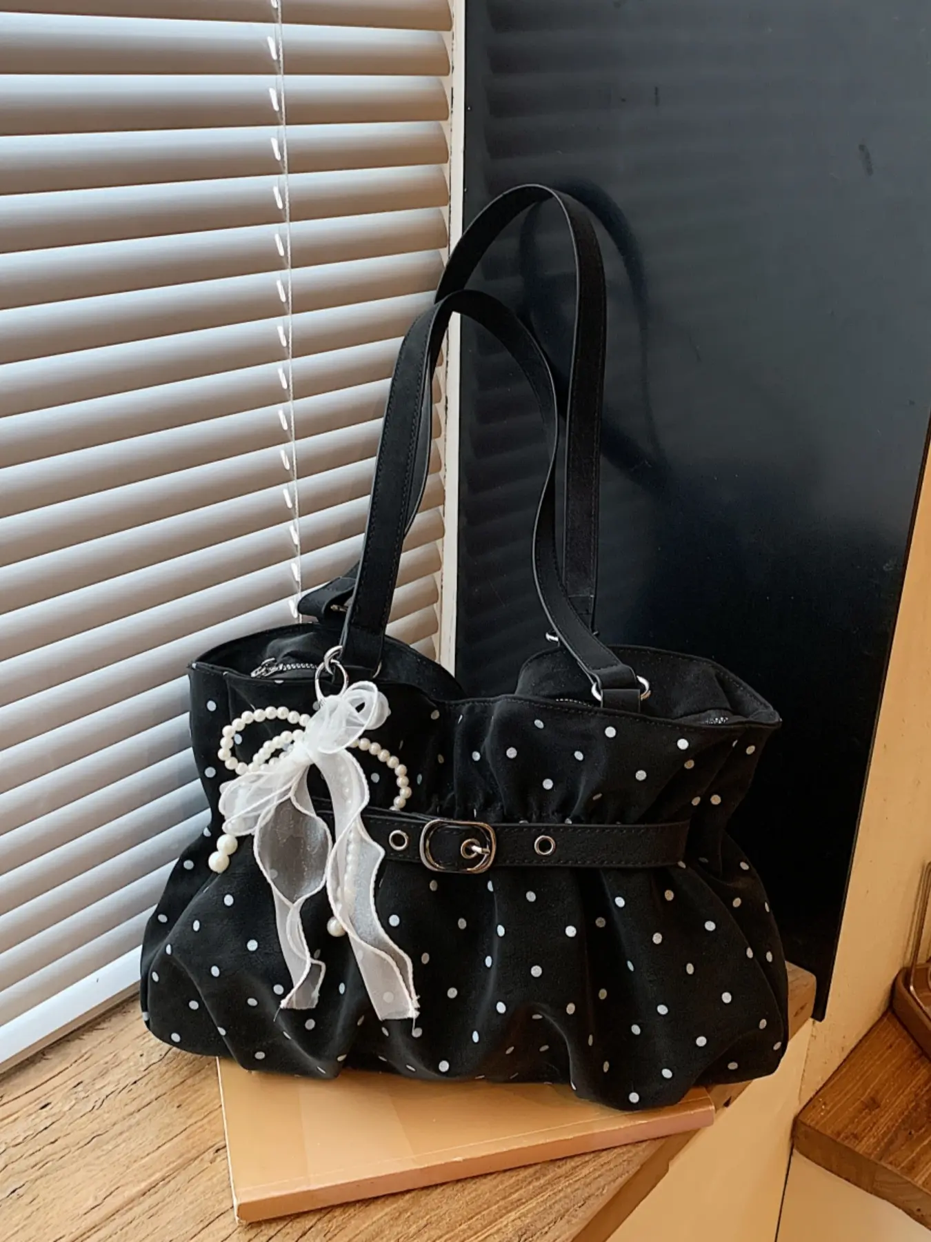 French Pleated Vintage Tote Bag, Pearl Bow Charm & Belt Decoration, Lightweight Shoulder Handbag for Daily Commute, All Seasons Casual Style
