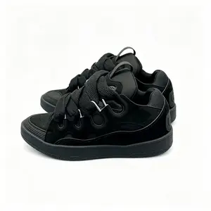 2026 latest model black sneakers, featuring thick shoelaces, stylish and versatile hip-hop shoes for both men and women