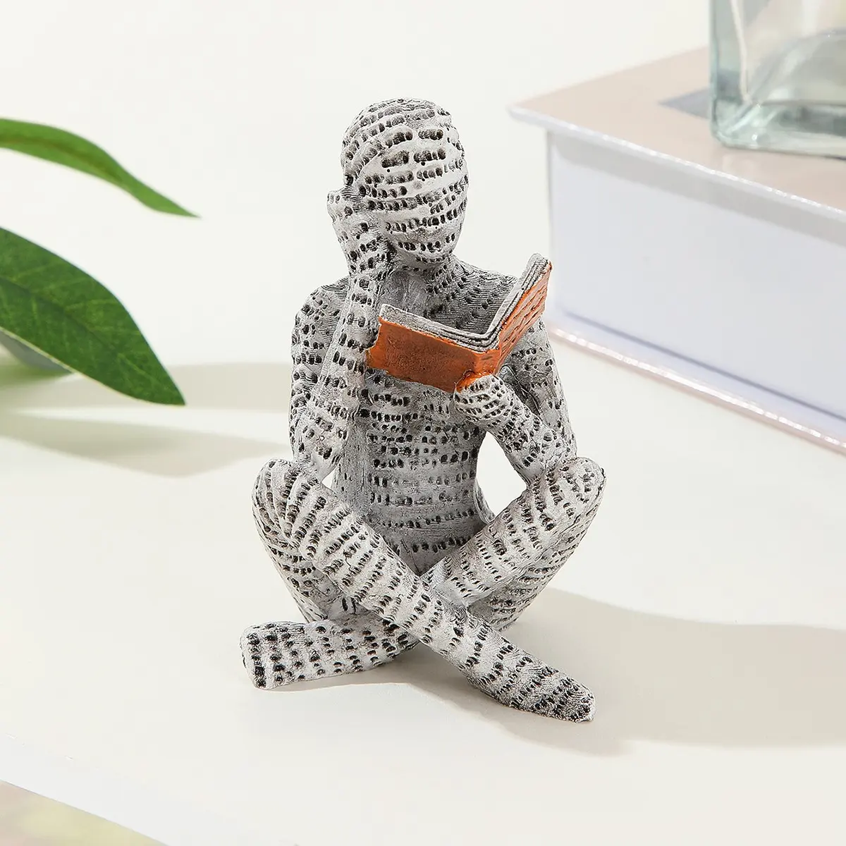 Small Nordic Resin Book Reading Figure Decor, Home Office Decoration Craft, 1pc Miniature Art Piece, Scandinavian Style Ornament