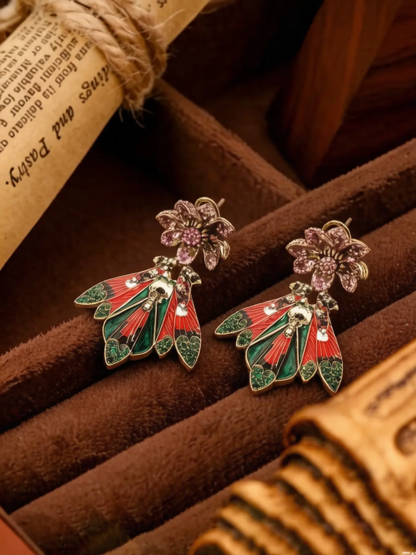 A pair of fashion rhinestones crafted into three-dimensional butterfly-shaped earrings, suitable for daily commuting, vacation dates, and also a delightful and exquisite small gift.