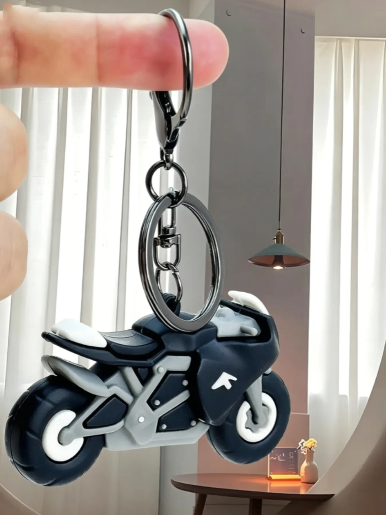 Motorcycle Keychain with Quick-Release Buckle, Ideal for Bikers, Daily Use Key Holder, Stylish and Functional Accessory