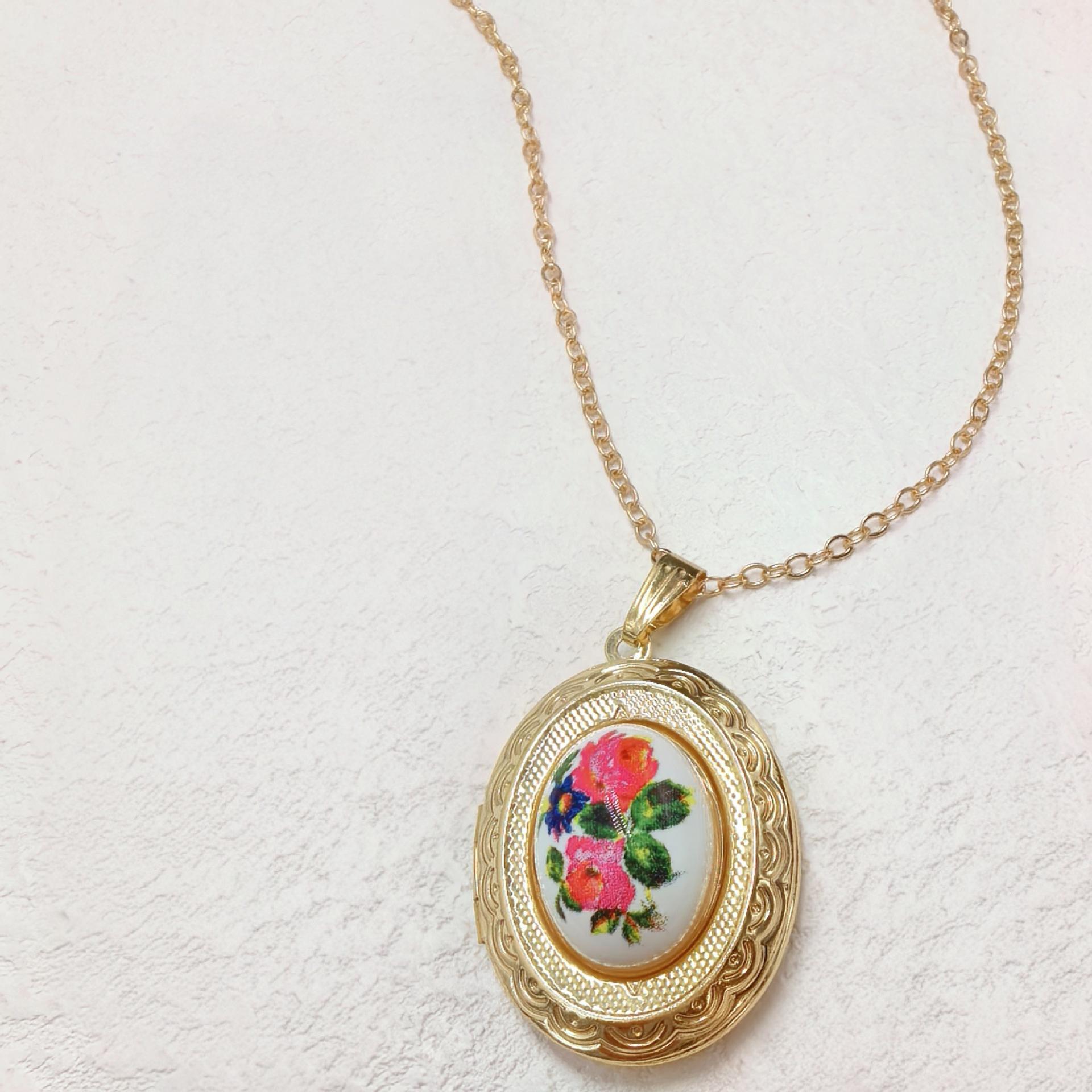 18K Gold Plated Photo Locket Necklace - Neo-Victorian Floral Openwork Pendant, Baroque Style Memory Keeper for Women, Elegant Vintage Picture Frame Jewelry, Personalized Gift for Mom chain men unisex religious teengirl charming weird girl