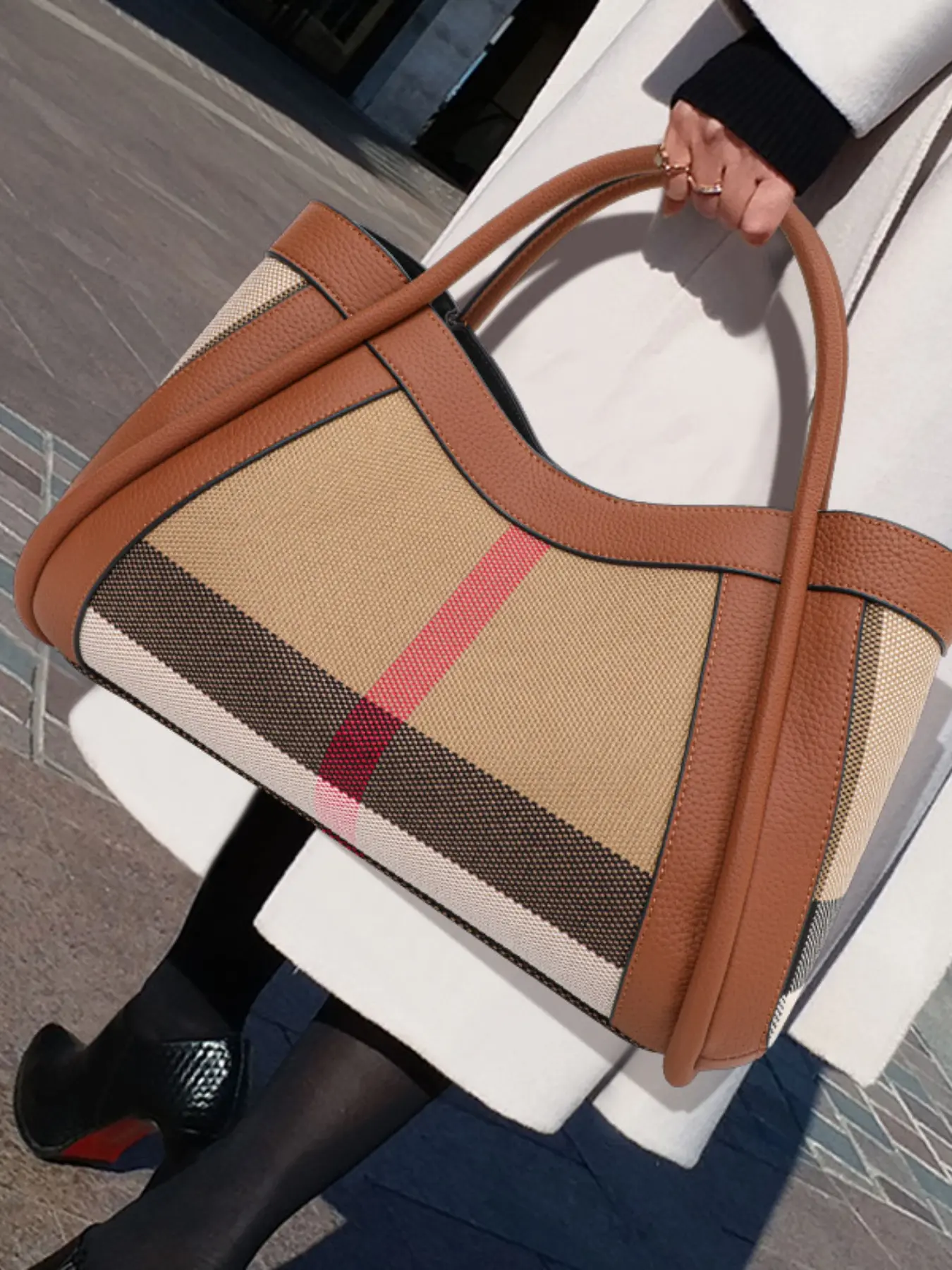 New 2026 Stylish Casual Large-Capacity Women's Bag, High-End Plaid Handbag with Small Clutch Bag Included, Fashionable and Practical