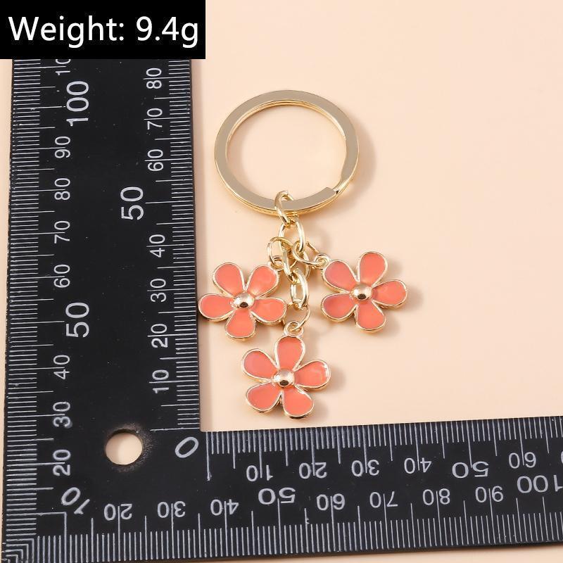 Cute Enamel Daisy Keychain Flower Keyring Pendants for Car Key Holder Women Girls Handbag Accessories Handmade Jewelry Gift