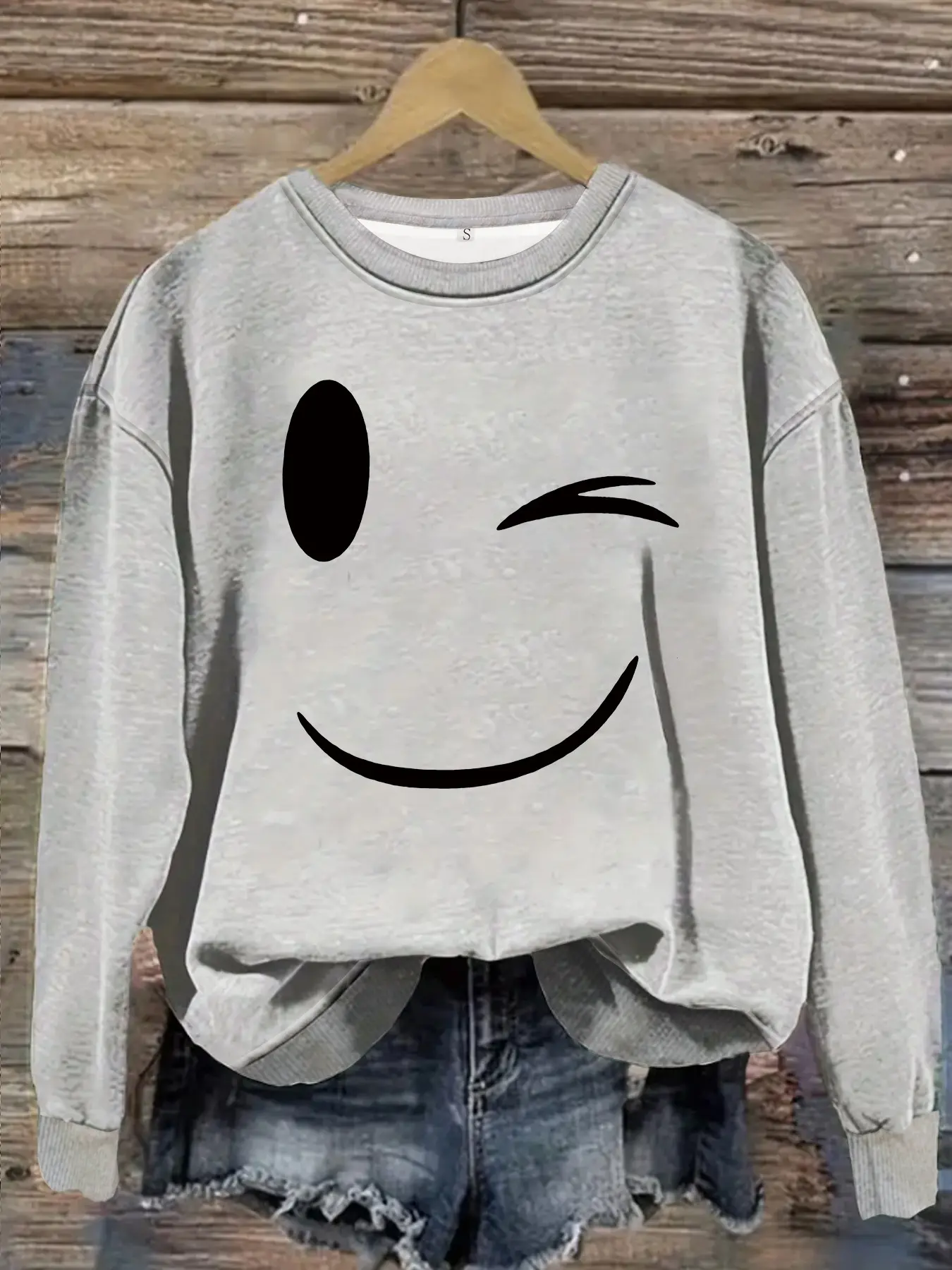 Women's Smiley Face Print Casual Baggy Round Neck Fleece Sweatshirt, Soft Long Sleeve Top, Fall Winter Essential