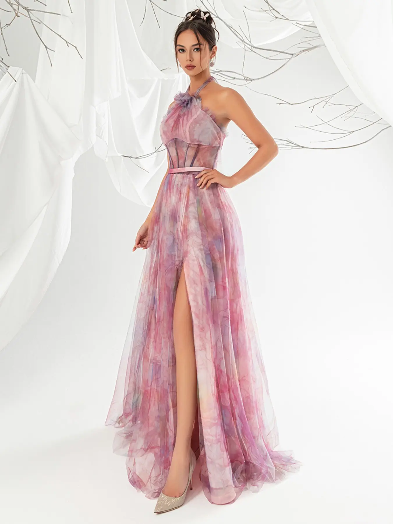Elegant Women's Mesh Evening Gown, Halter Neck Design, Perfect for Special Occasions and Formal Events, Stylish and Chic Dress