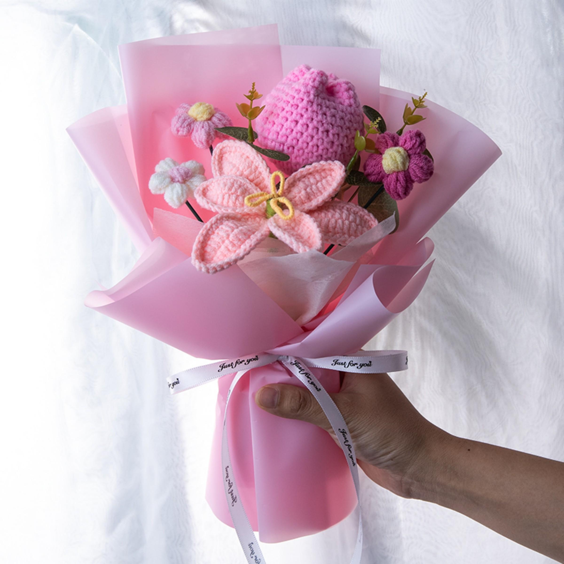 Handmade Crochet Lily and Tulip Yarn Bouquet, Cute Artificial Flower Arrangement for Home and Office Decor, Ideal Birthday Gift, Decorative Flowers