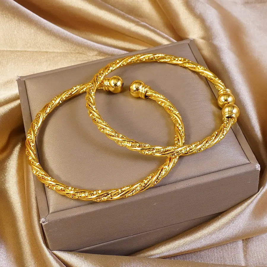 Unisex Alloy-Plastic Twisted Bangle Pair Set, Old Money Aesthetic Open Cuff, Chunky Statement Bracelet, Adjustable Fit, Casual & Everyday Stacking Wear, Vintage Gold Trend Costume Jewelry, Casual Wear