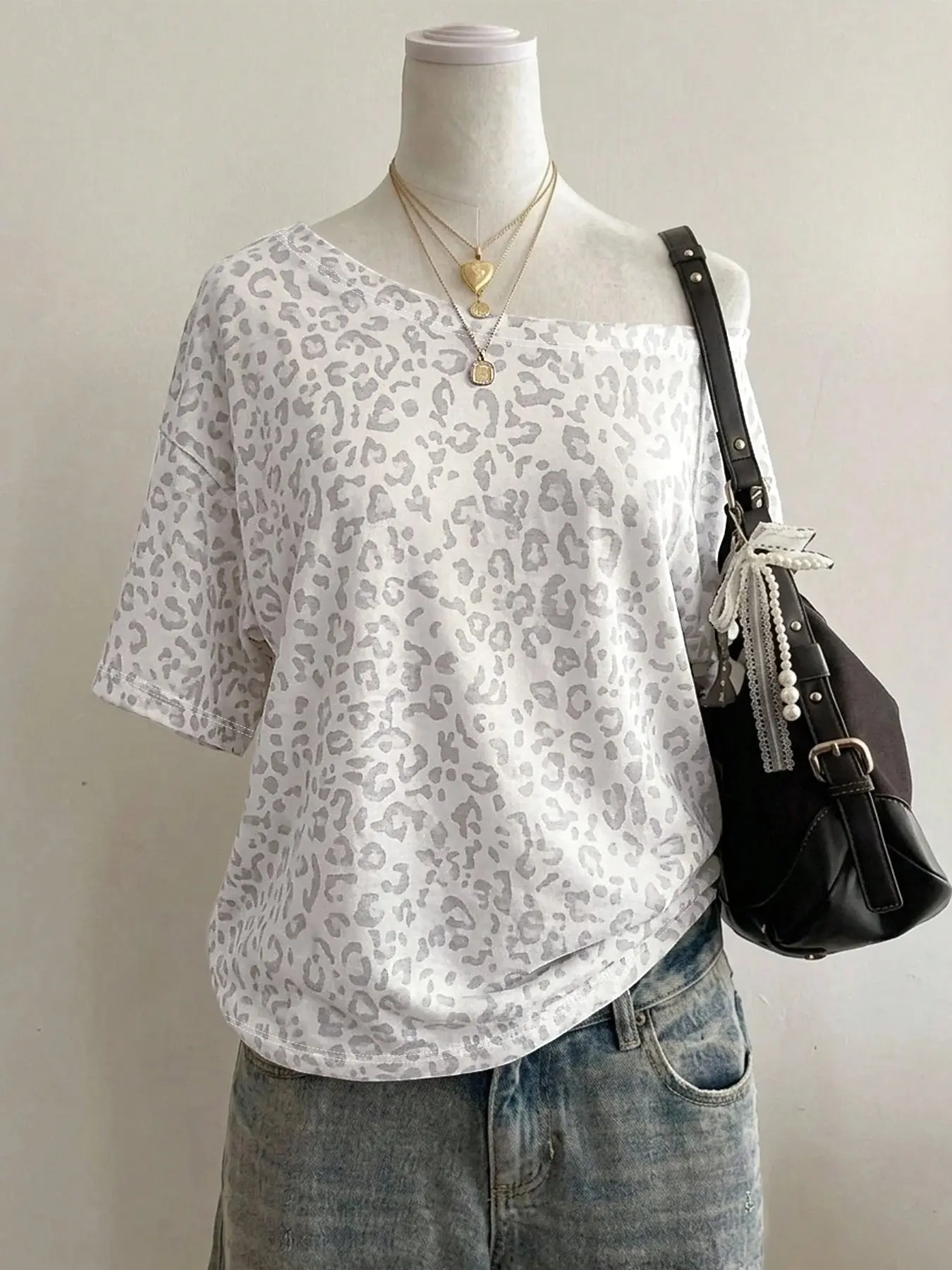 Women's Y2K Street Style Asymmetrical Neckline Short Sleeve T-Shirt, Soft Casual Leopard Print Top, Suitable for Dates & Daily Wear